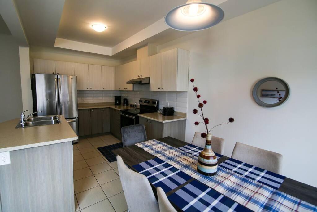 Townhome Steps From Lake Ontario