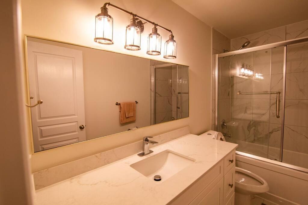 Townhome Steps From Lake Ontario