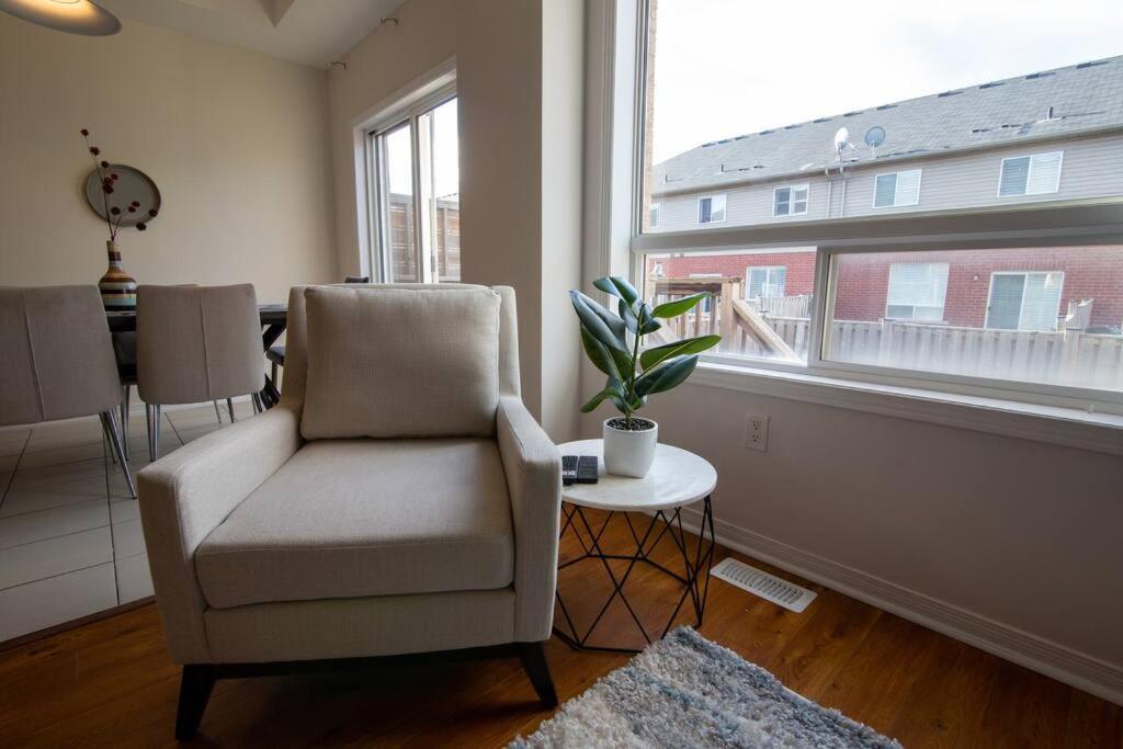 Townhome Steps From Lake Ontario