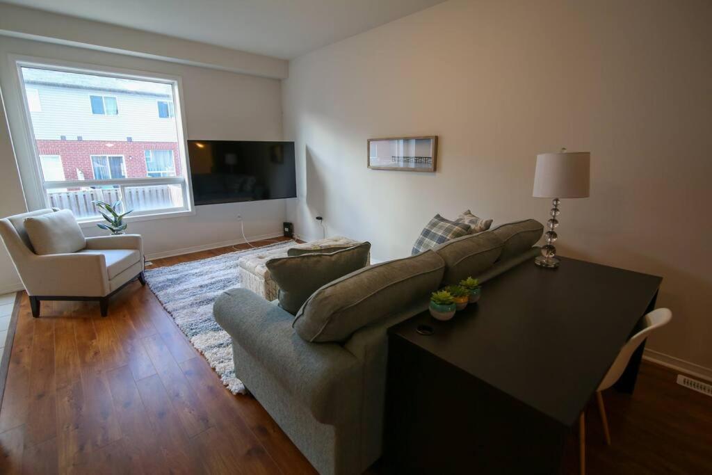 Townhome Steps From Lake Ontario