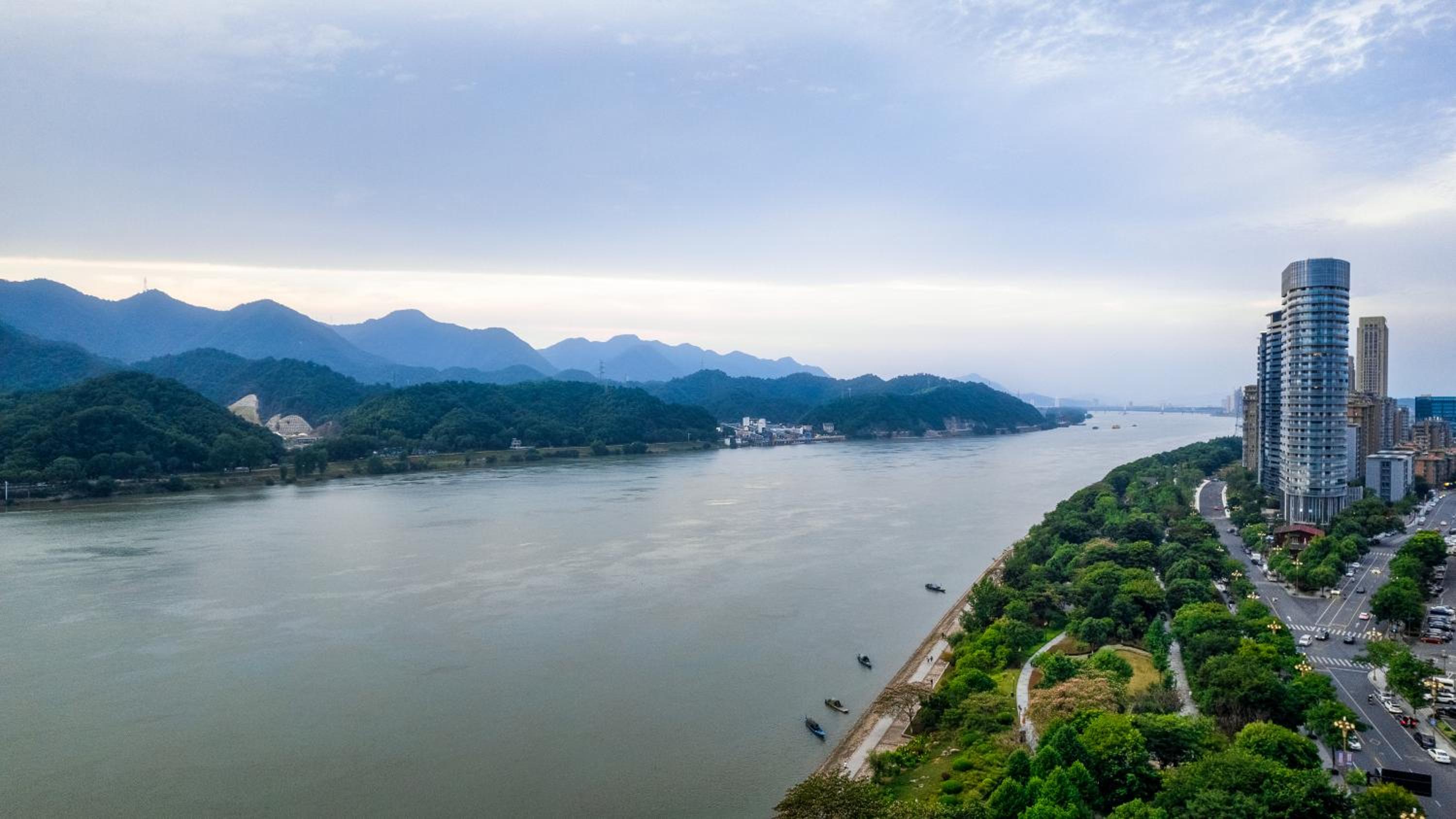 Atour Hotel Tonglu Fuchunjiang