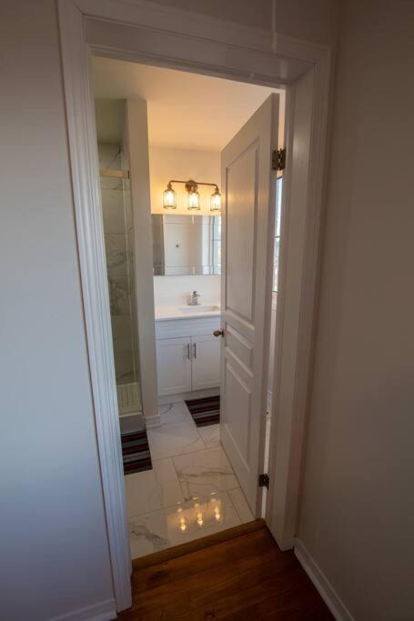 Townhome Steps From Lake Ontario
