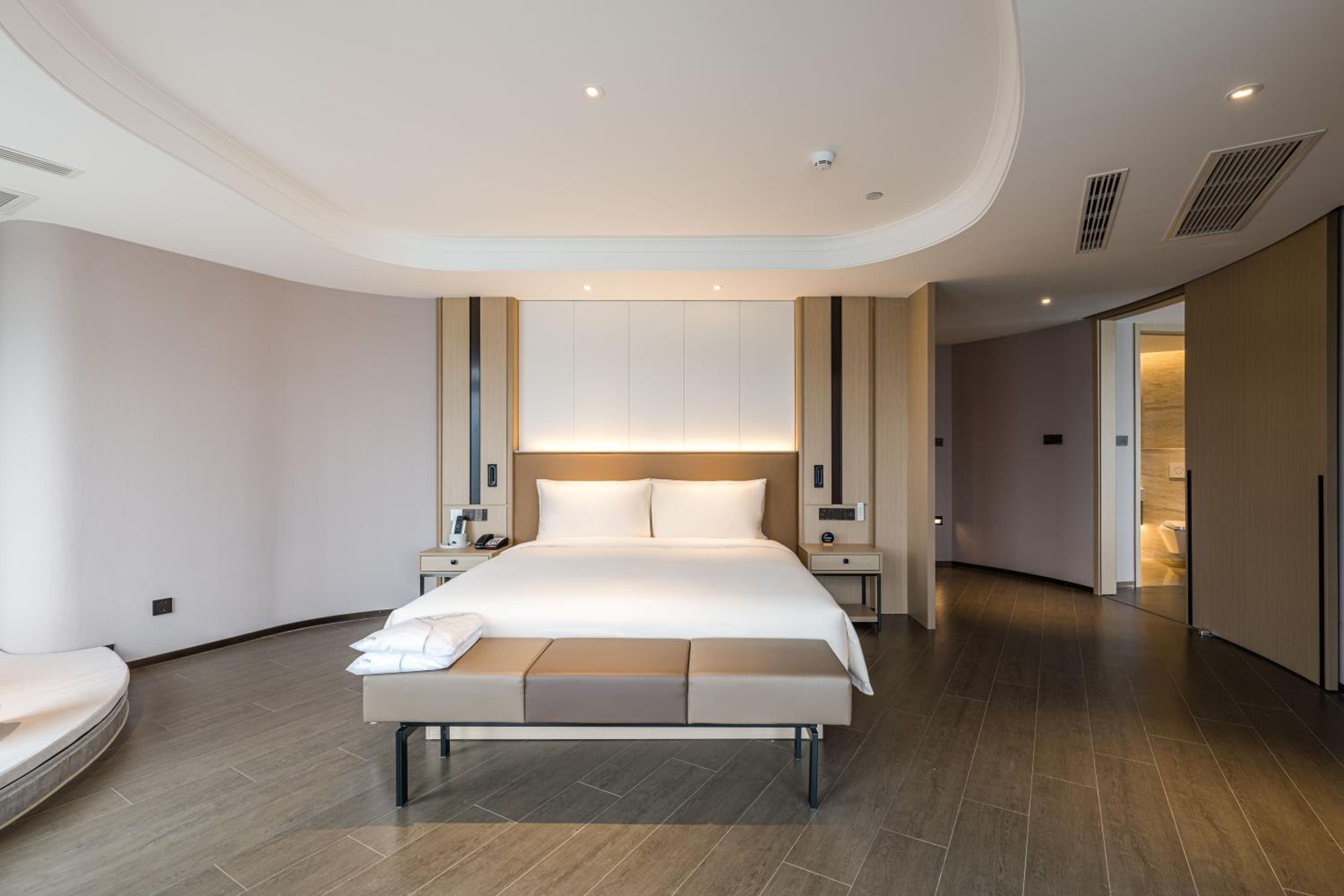 Atour Hotel Tonglu Fuchunjiang