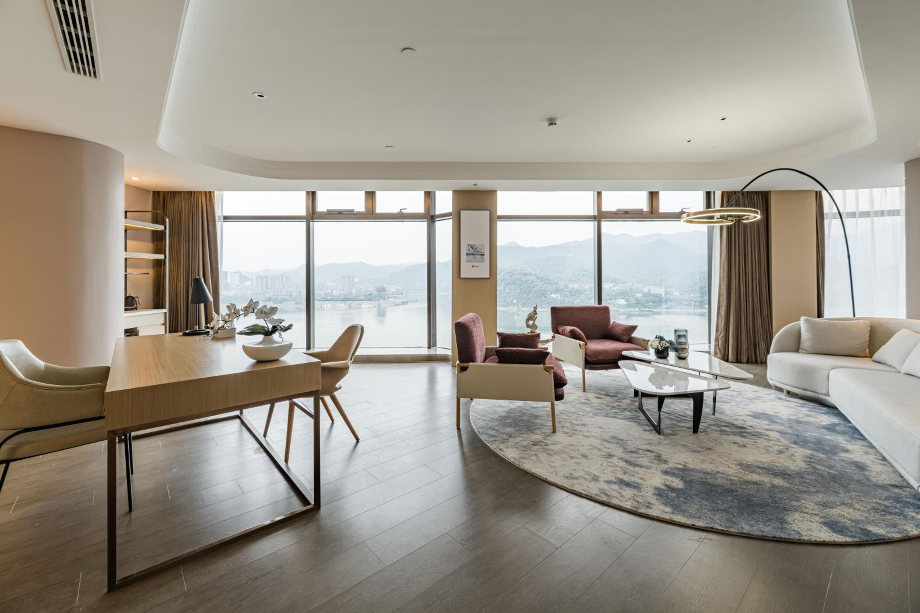 Atour Hotel Tonglu Fuchunjiang