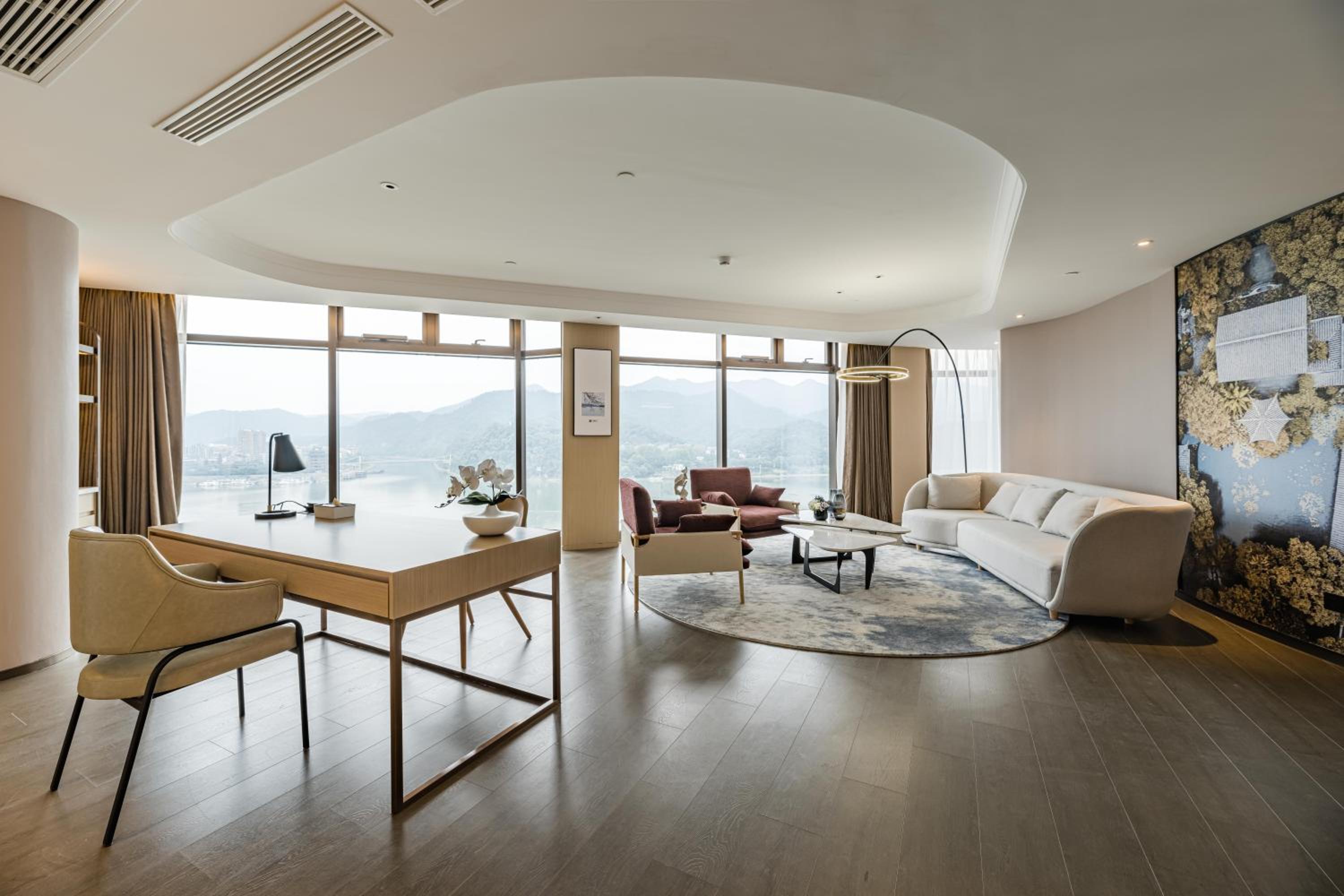 Atour Hotel Tonglu Fuchunjiang