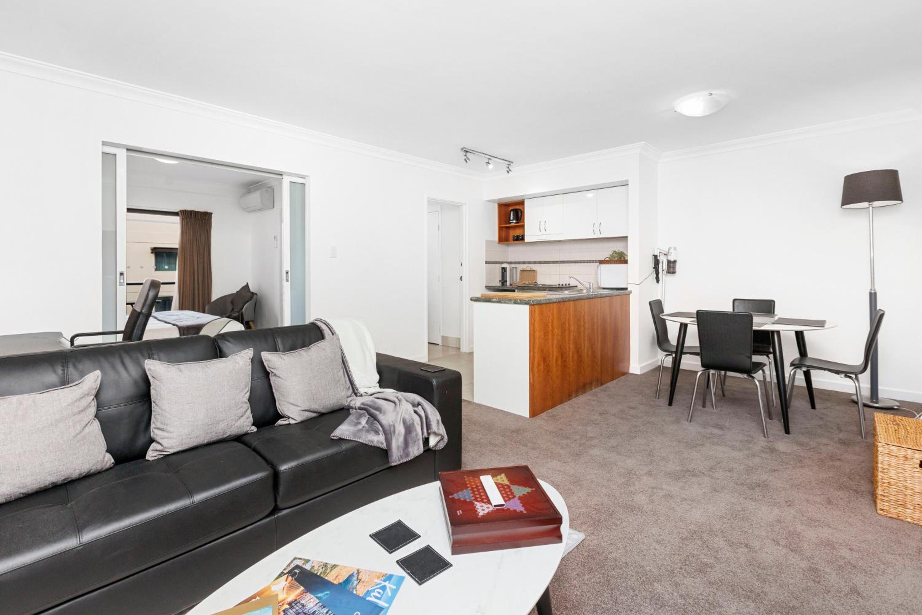 Panoramic Perth Views 1BR on Mounts Bay Road
