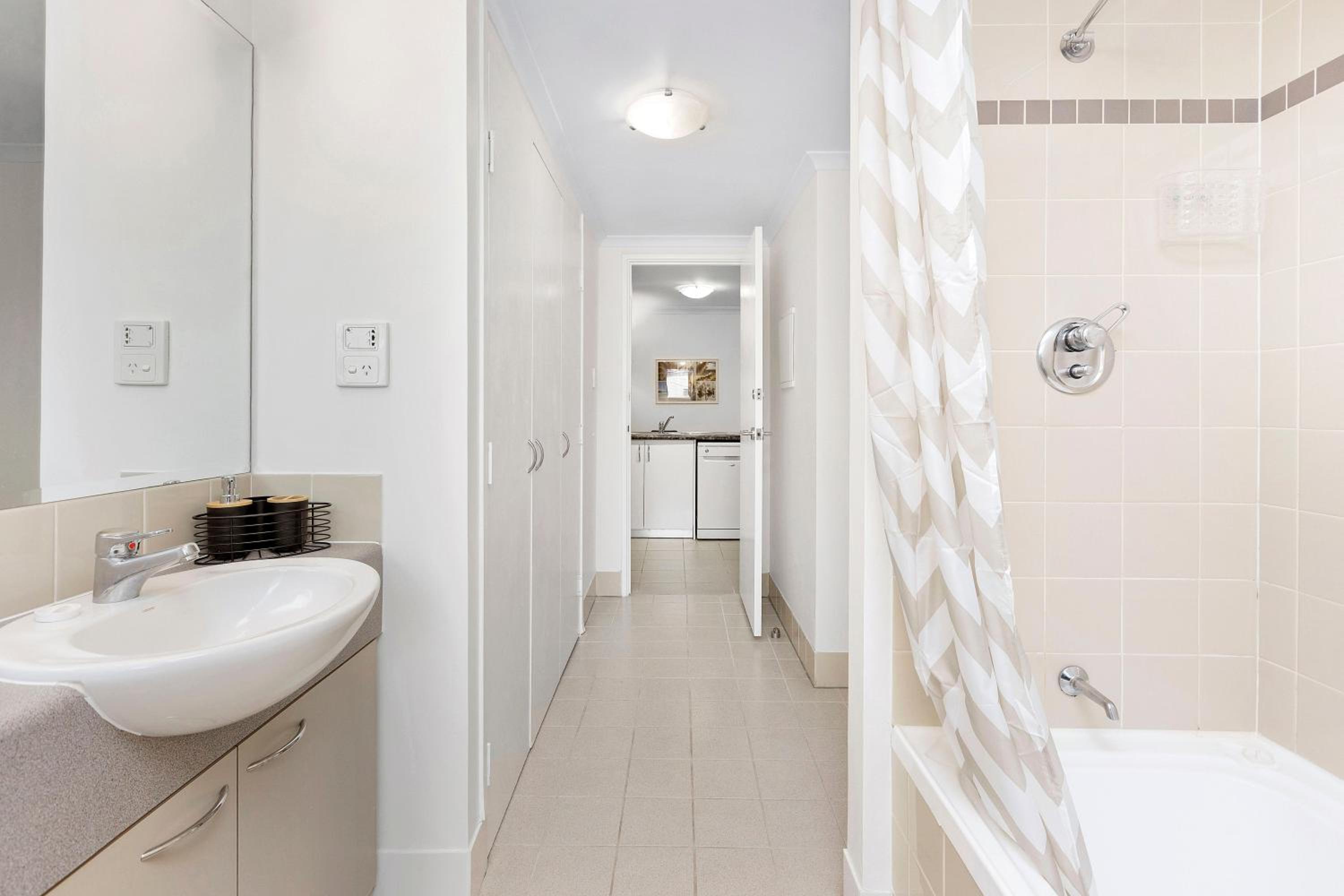 Panoramic Perth Views 1BR on Mounts Bay Road