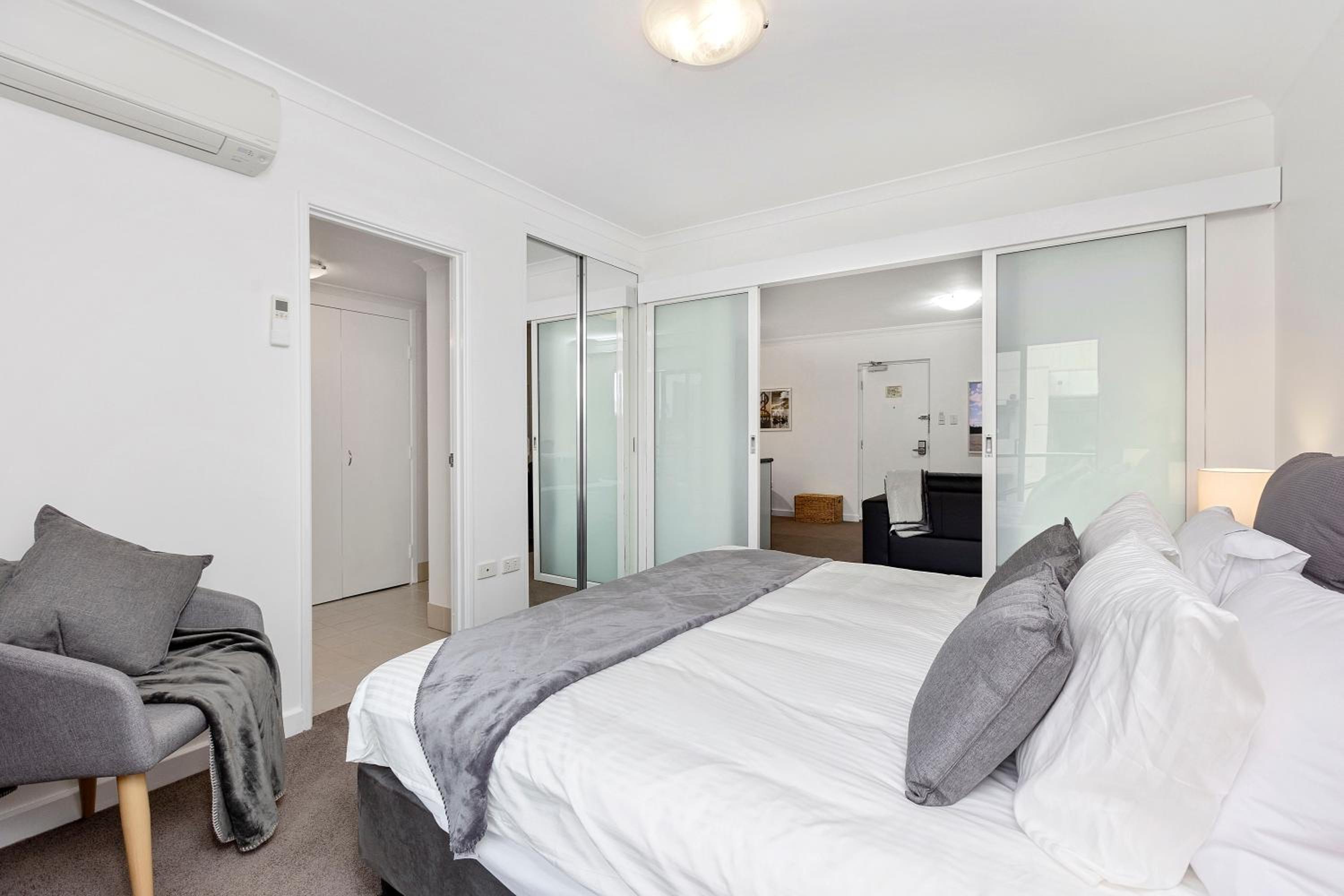 Panoramic Perth Views 1BR on Mounts Bay Road