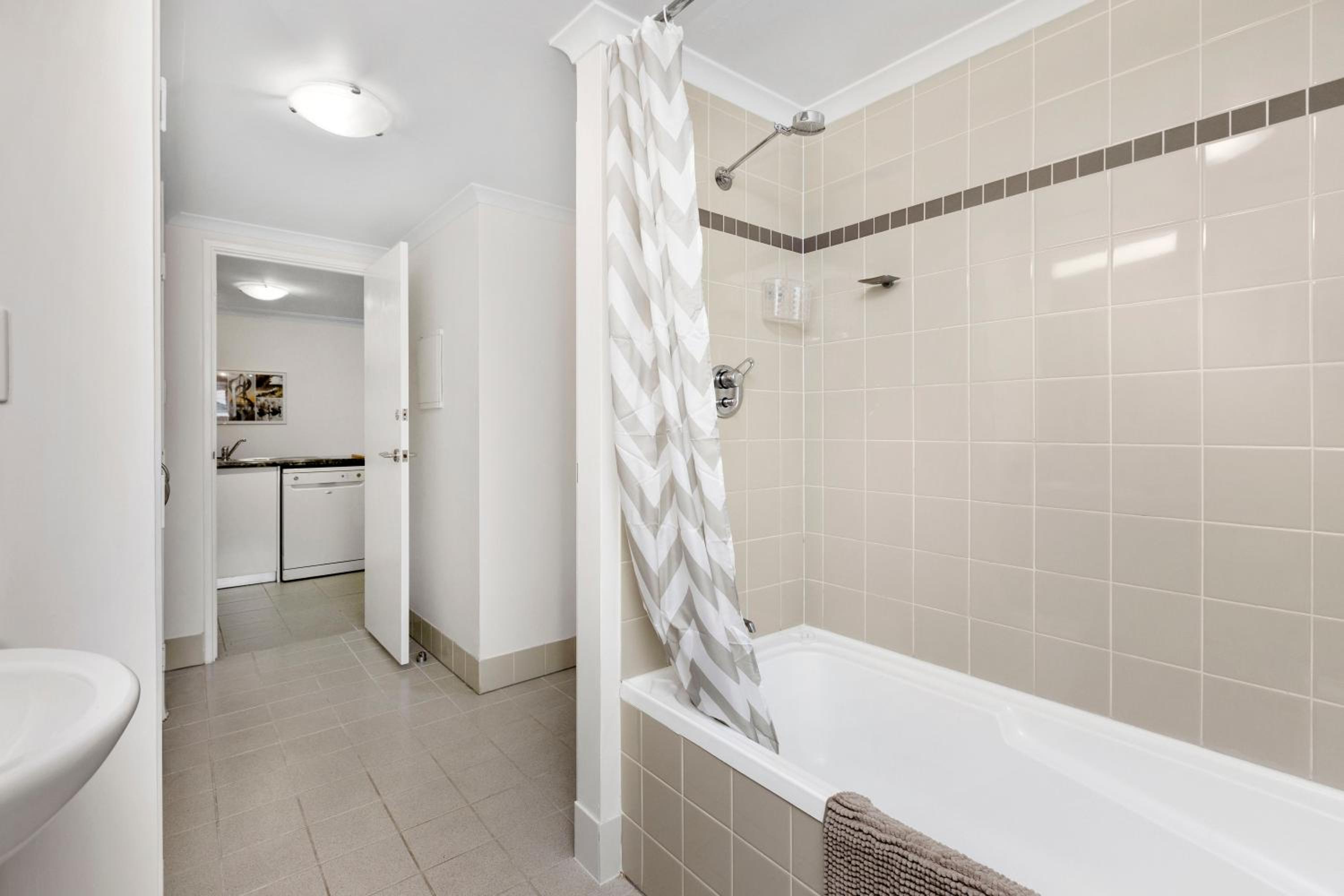 Panoramic Perth Views 1BR on Mounts Bay Road