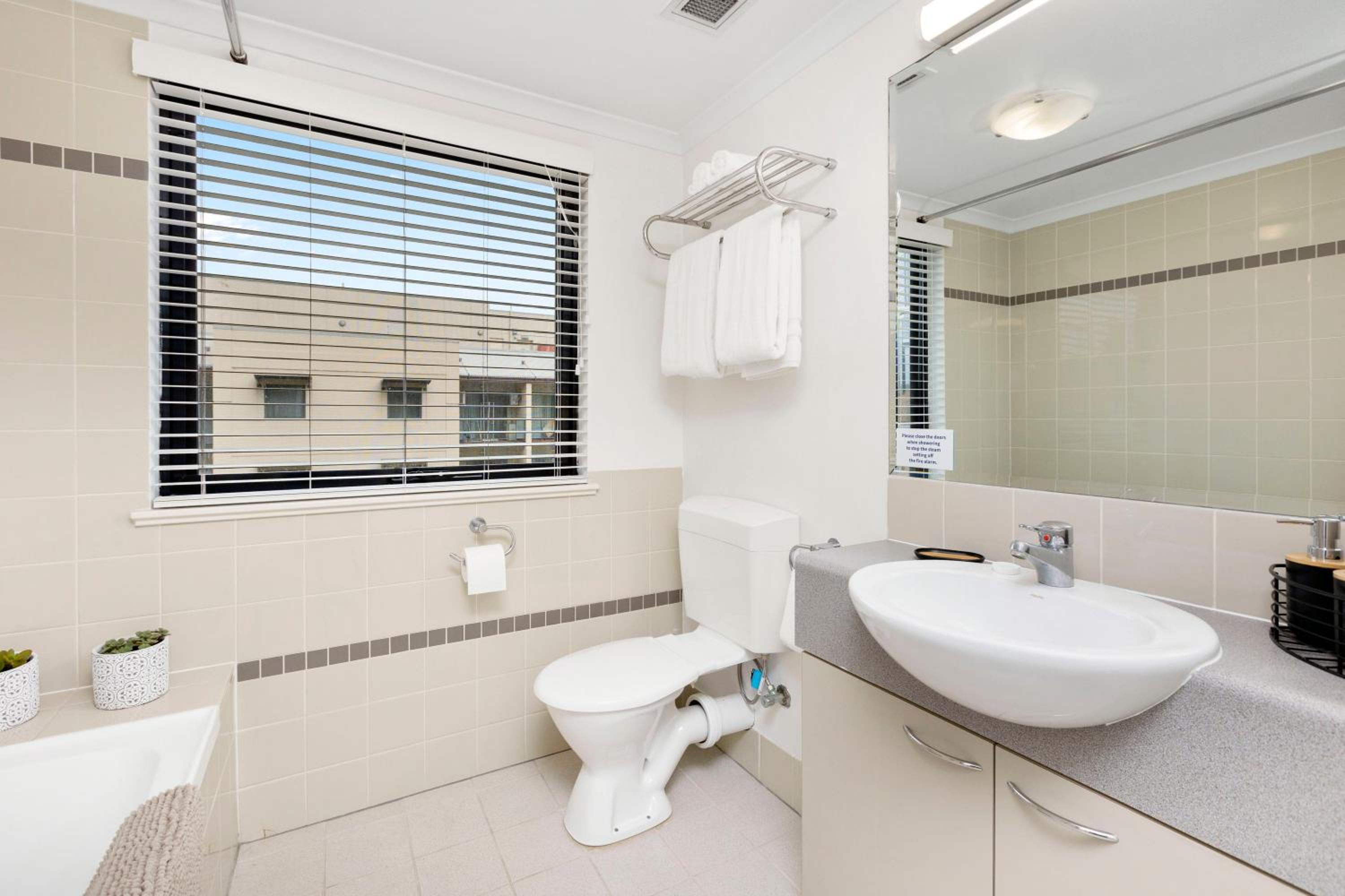 Panoramic Perth Views 1BR on Mounts Bay Road