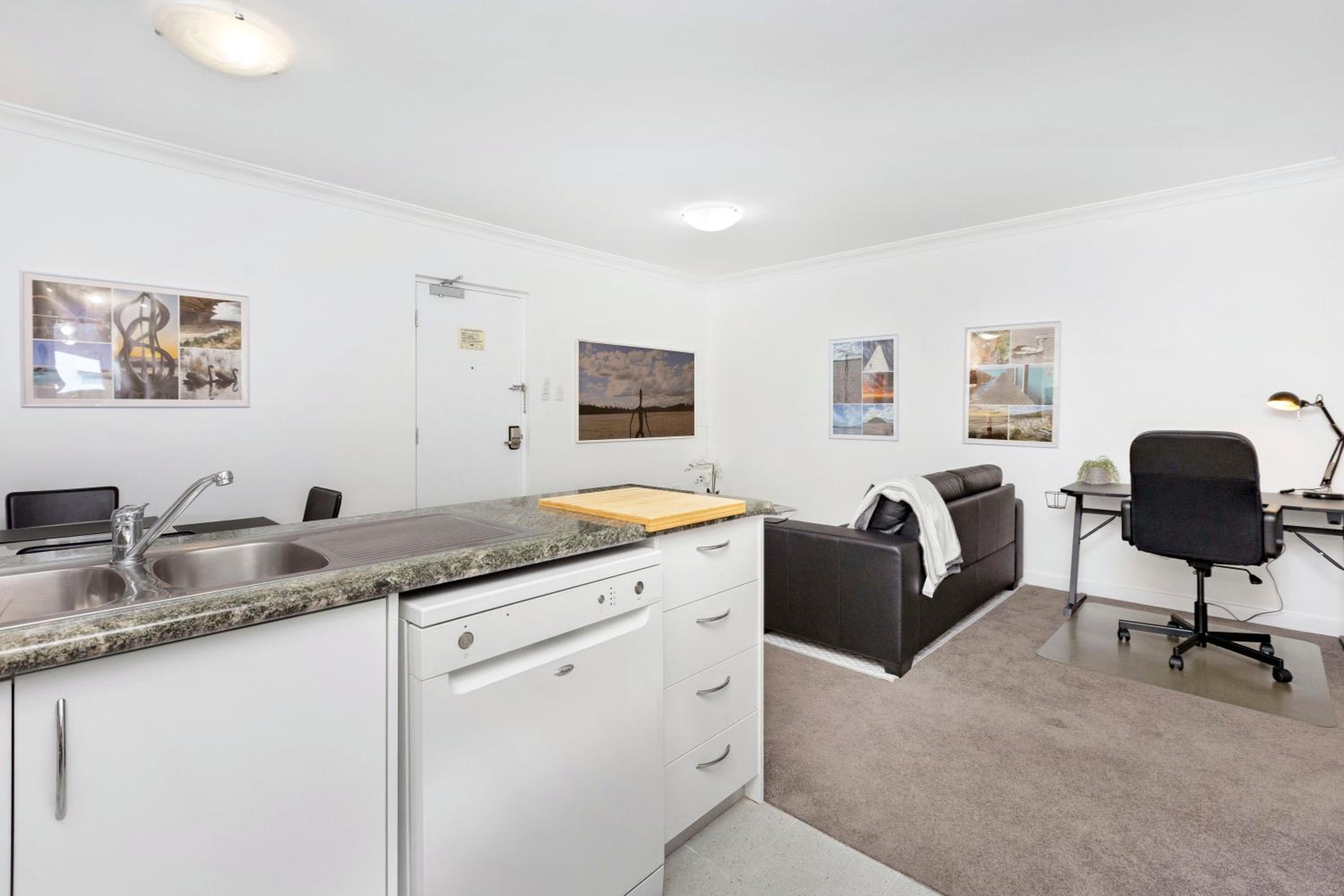 Panoramic Perth Views 1BR on Mounts Bay Road