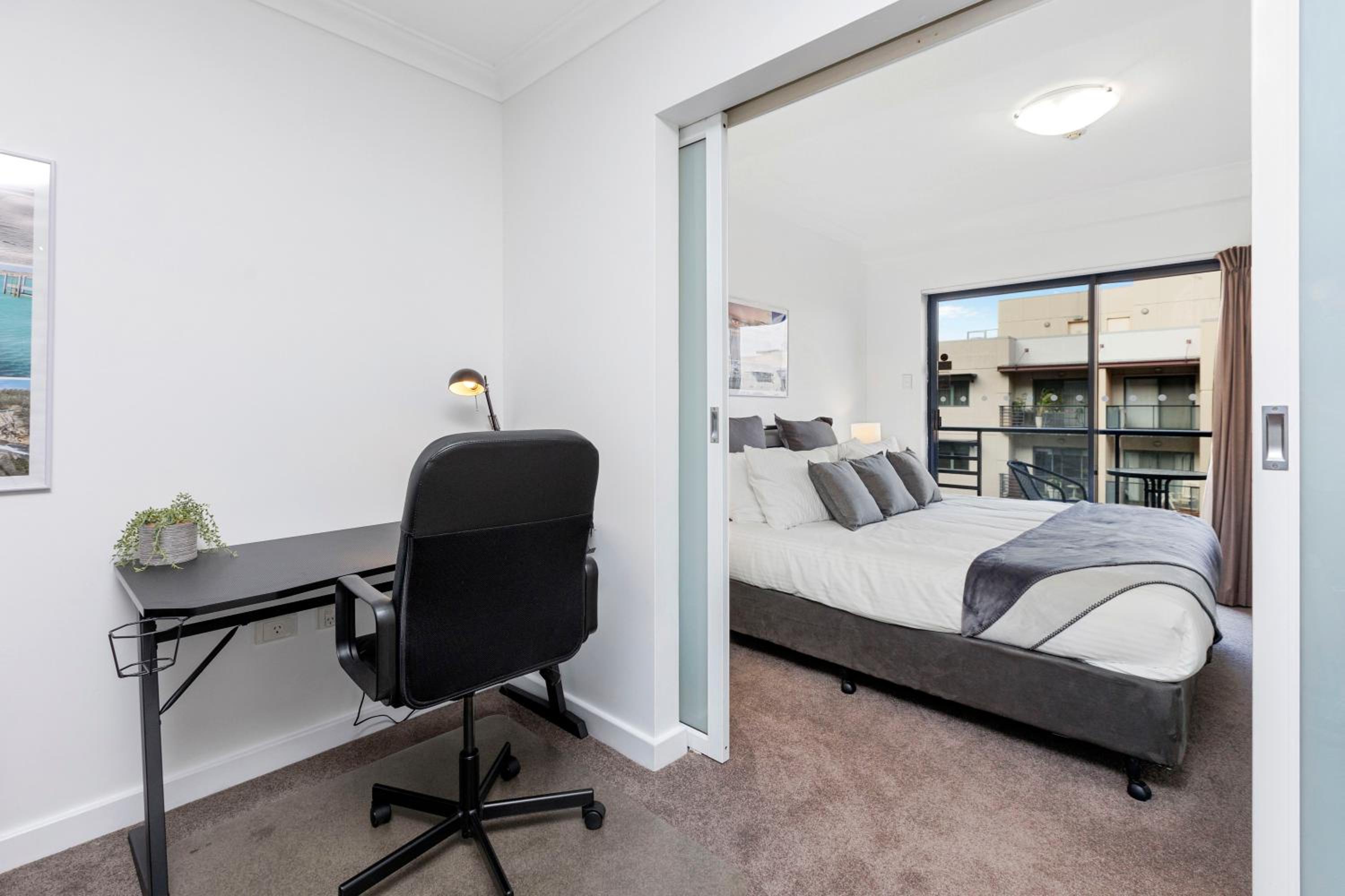 Panoramic Perth Views 1BR on Mounts Bay Road