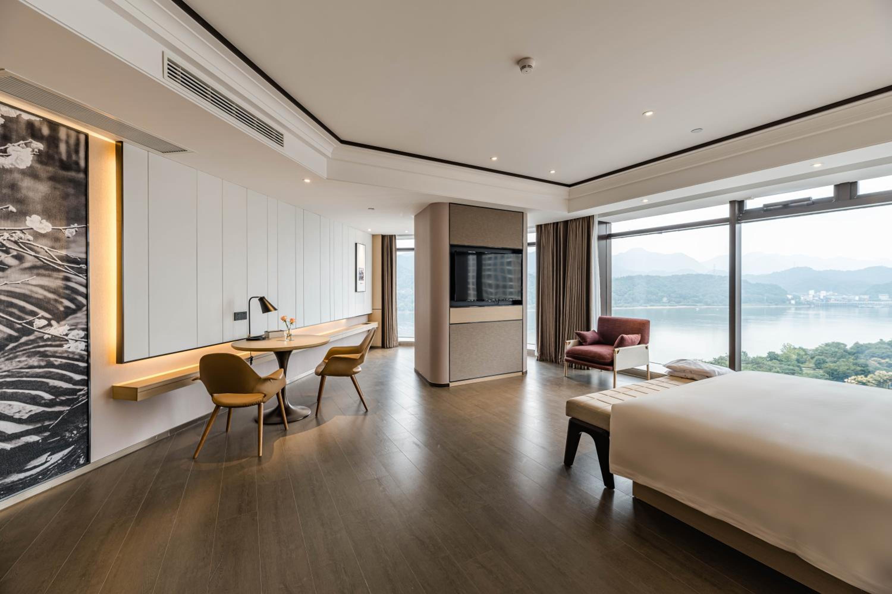 Atour Hotel Tonglu Fuchunjiang