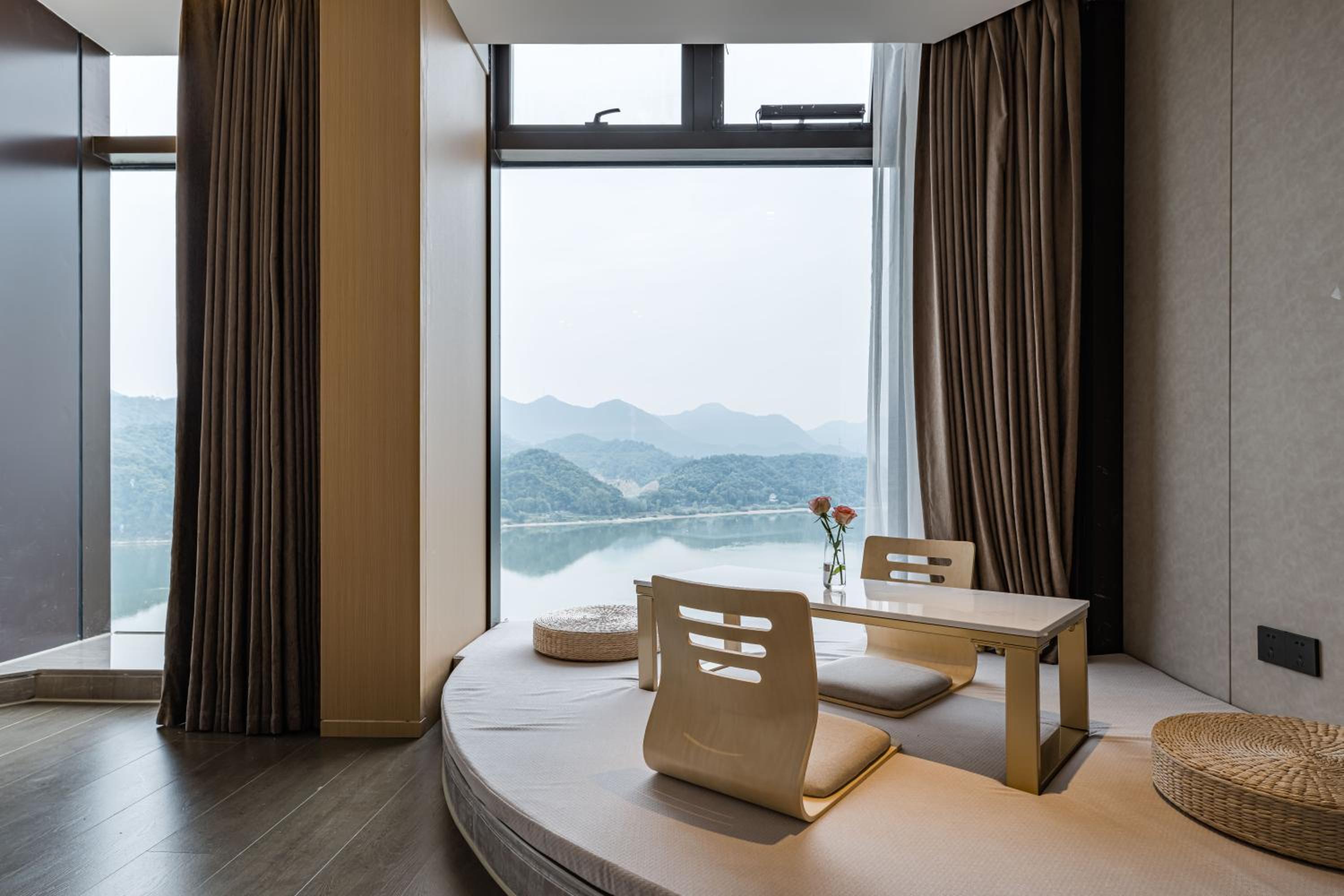 Atour Hotel Tonglu Fuchunjiang
