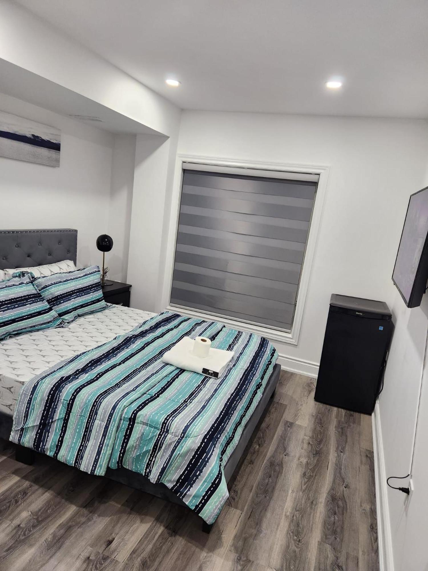 New Modern cozy room in Innisfil