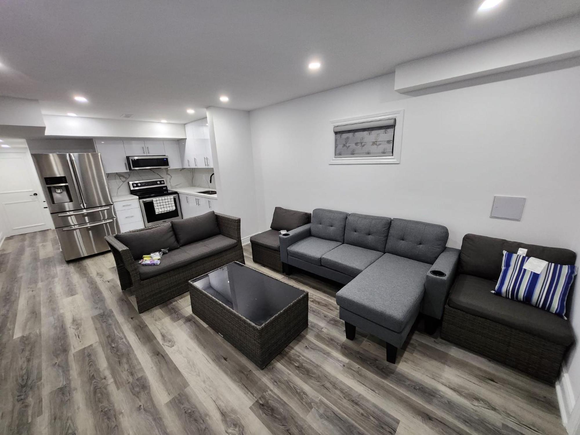 New Modern cozy room in Innisfil