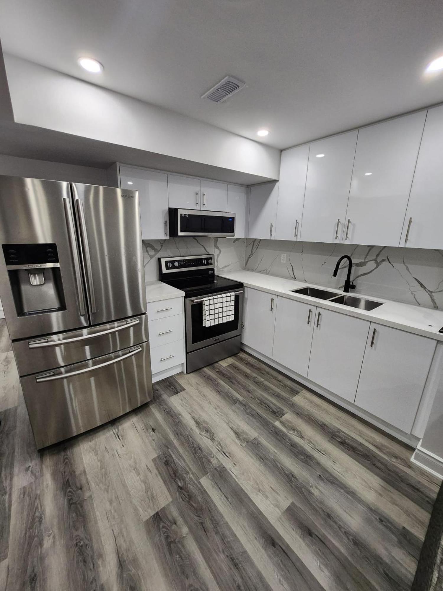 New Modern cozy room in Innisfil