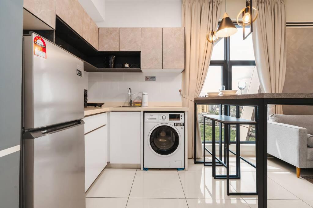 Arte Mont Kiara-2Bedroom-Netflix-4pax