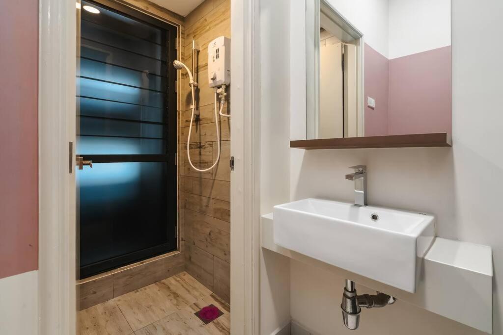 Arte Mont Kiara-2Bedroom-Netflix-4pax