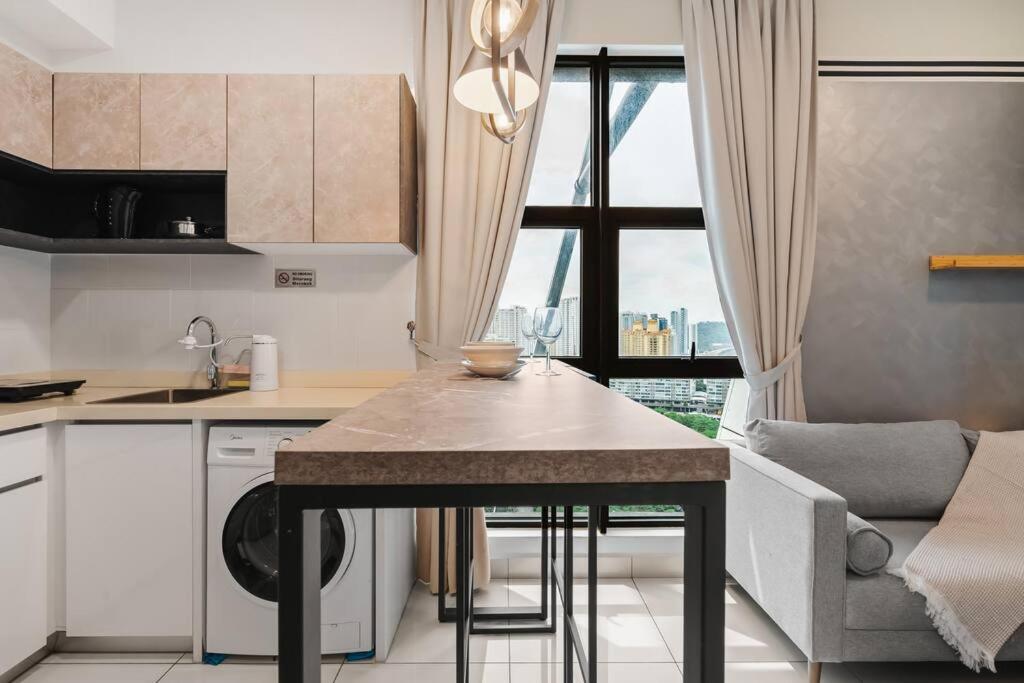 Arte Mont Kiara-2Bedroom-Netflix-4pax