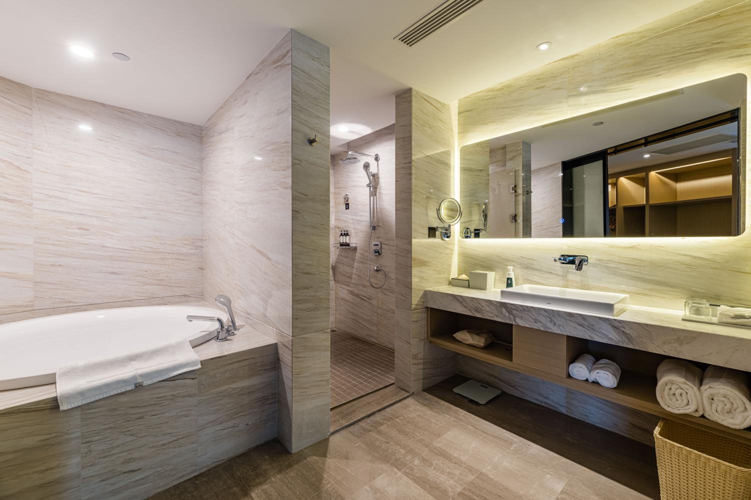 Atour Hotel Tonglu Fuchunjiang