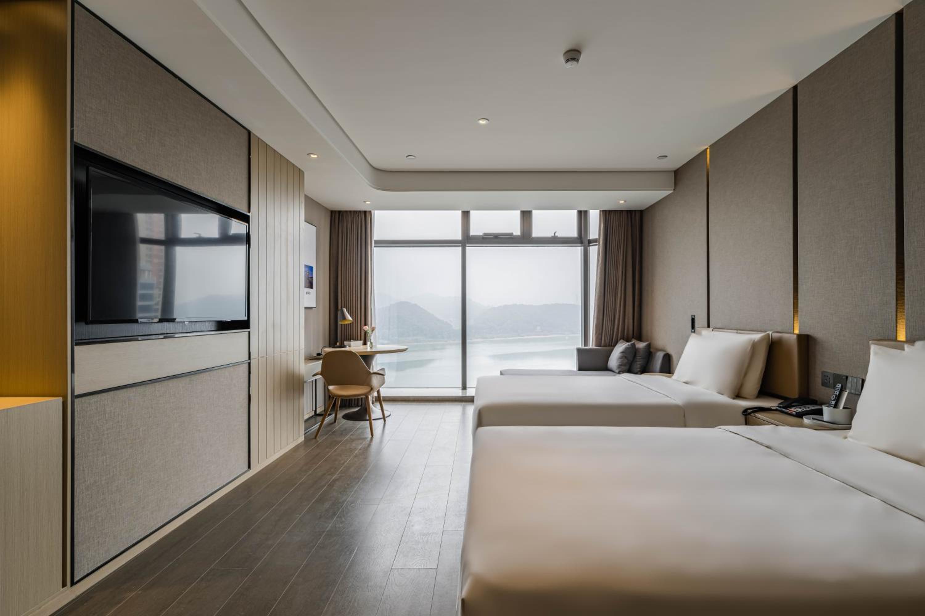 Atour Hotel Tonglu Fuchunjiang