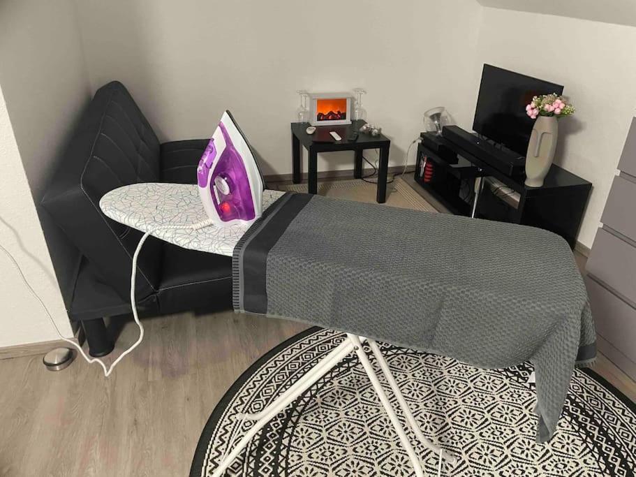 Sky Studio Apartment 1,5 Zimmer für 4 Leute Zentral 35qm S-Bahn Mercedes Benz
