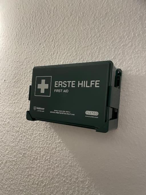 Sky Studio Apartment 1,5 Zimmer für 4 Leute Zentral 35qm S-Bahn Mercedes Benz