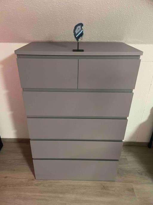 Sky Studio Apartment 1,5 Zimmer für 4 Leute Zentral 35qm S-Bahn Mercedes Benz