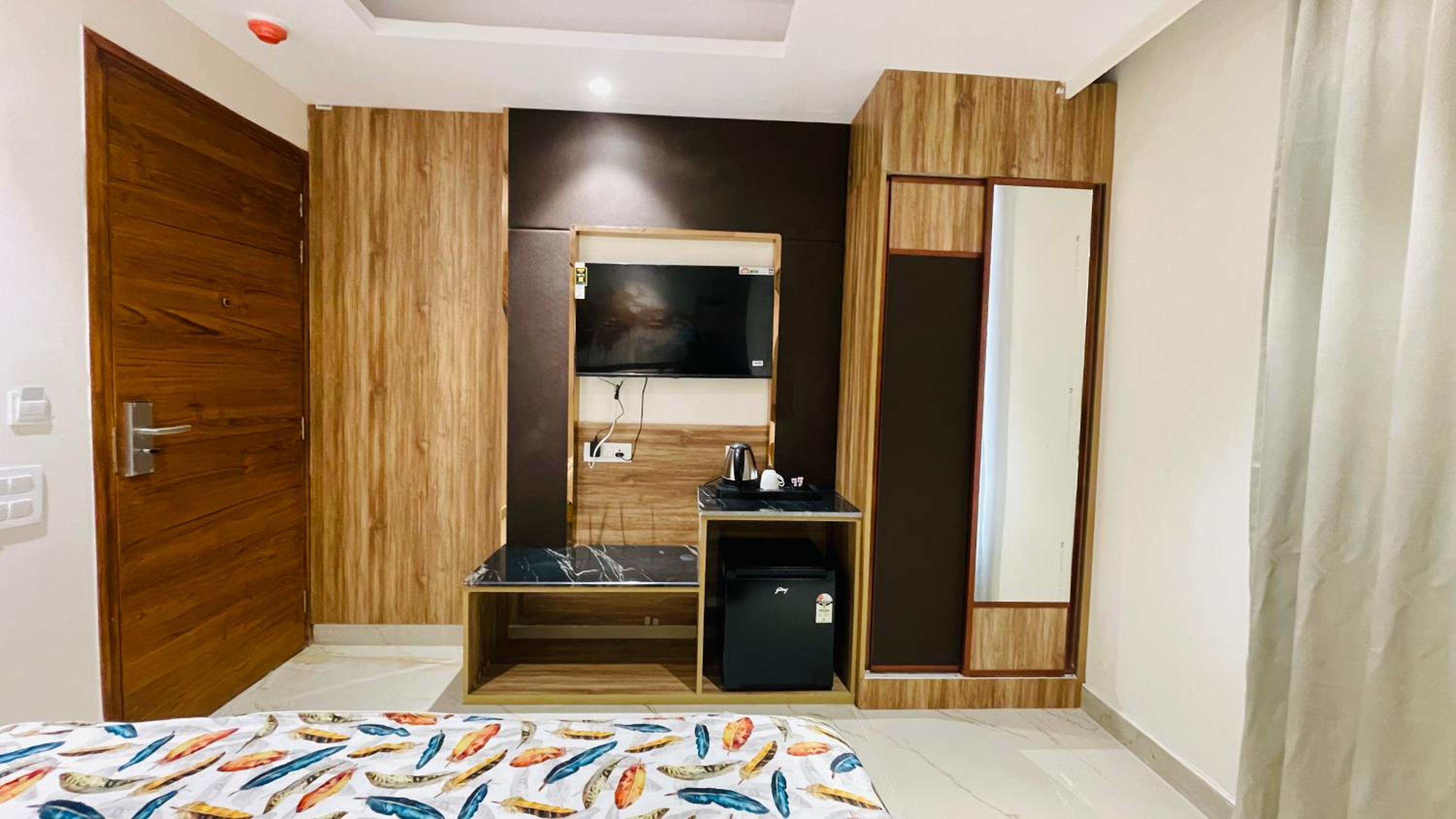 Travellers Hotel
