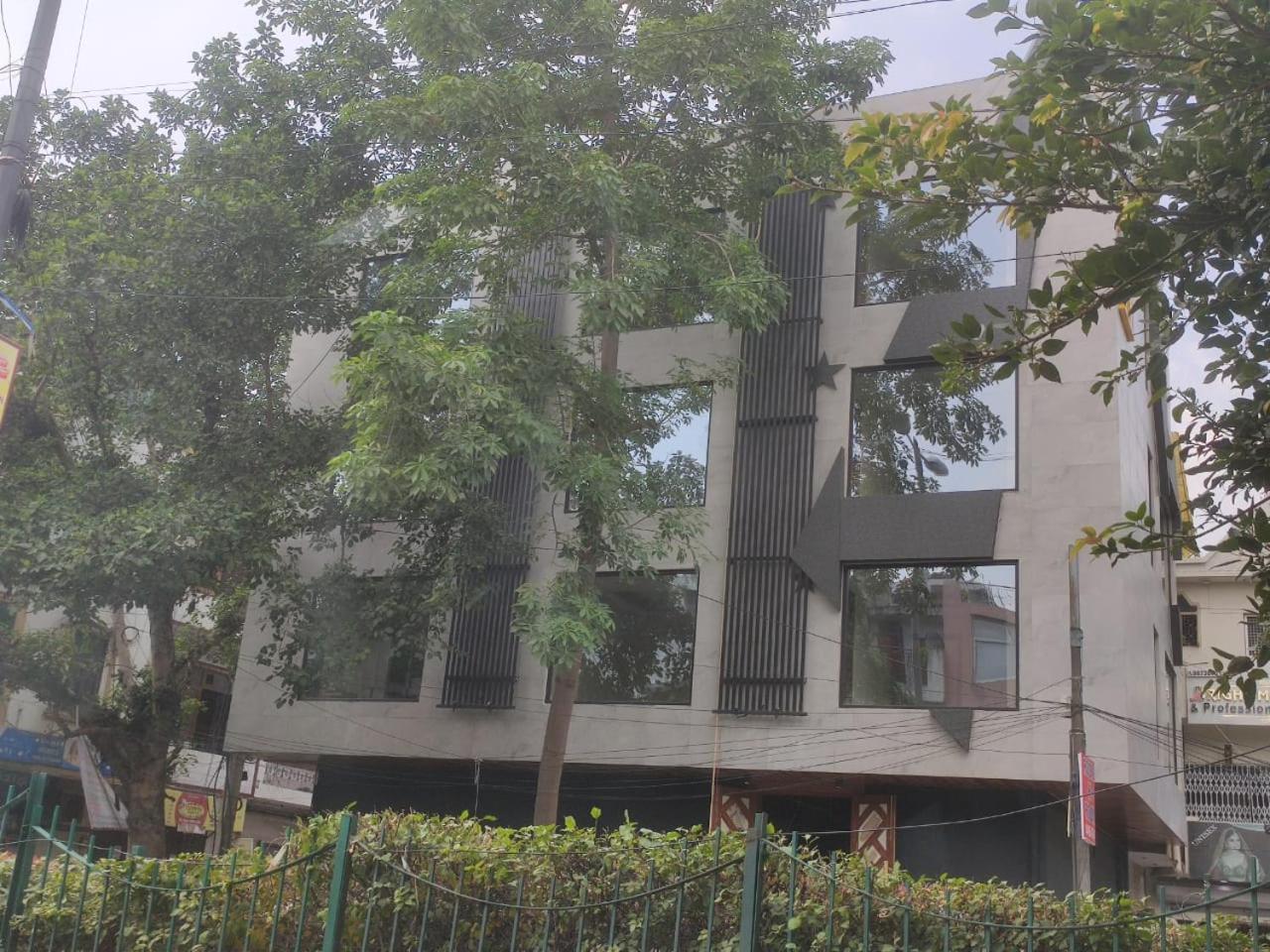 Travellers Hotel
