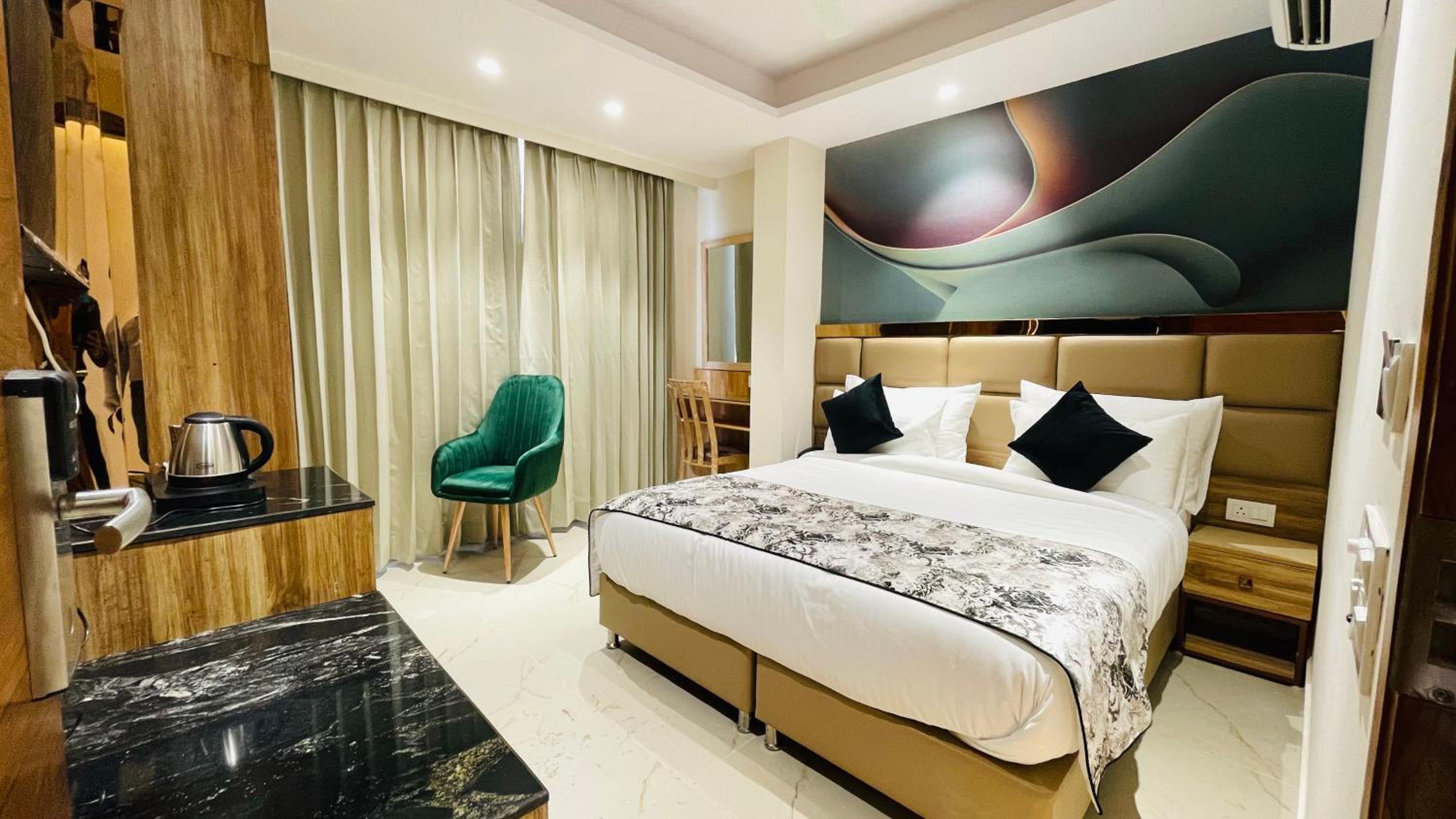 Travellers Hotel