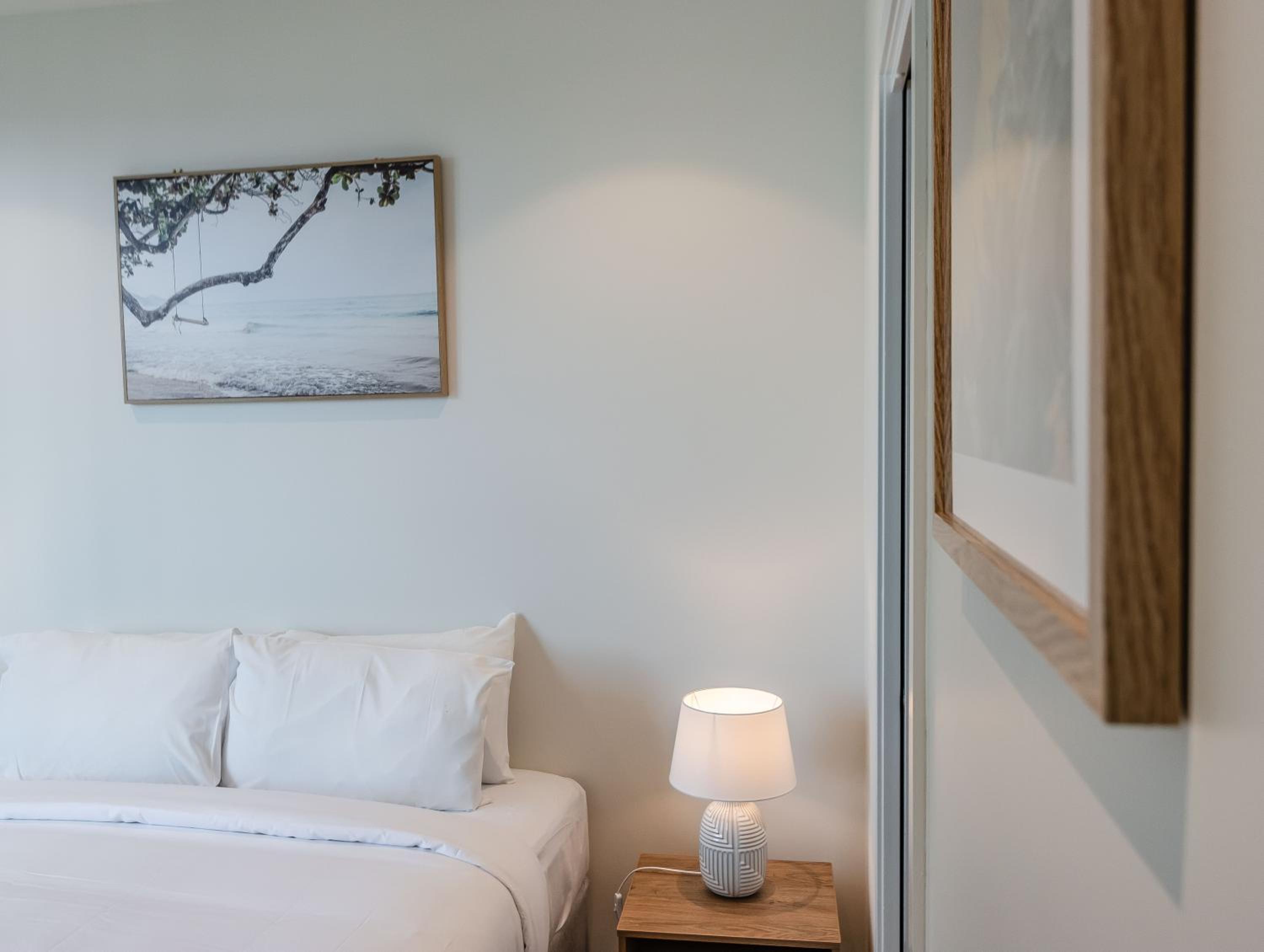 Hemingway Palm Beach - Premium Oceanview Apartments by Burleigh Letting