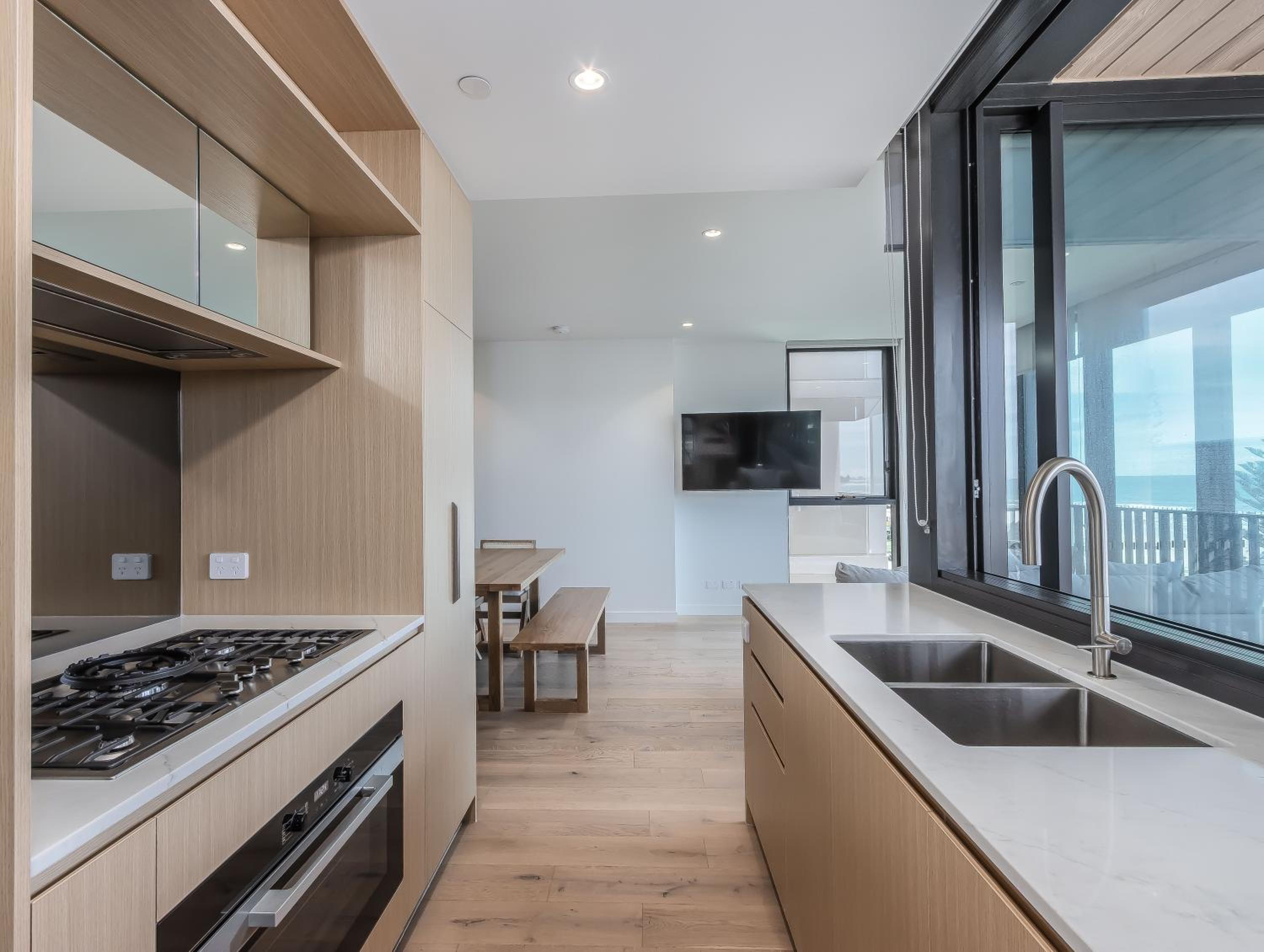 Hemingway Palm Beach - Premium Oceanview Apartments by Burleigh Letting