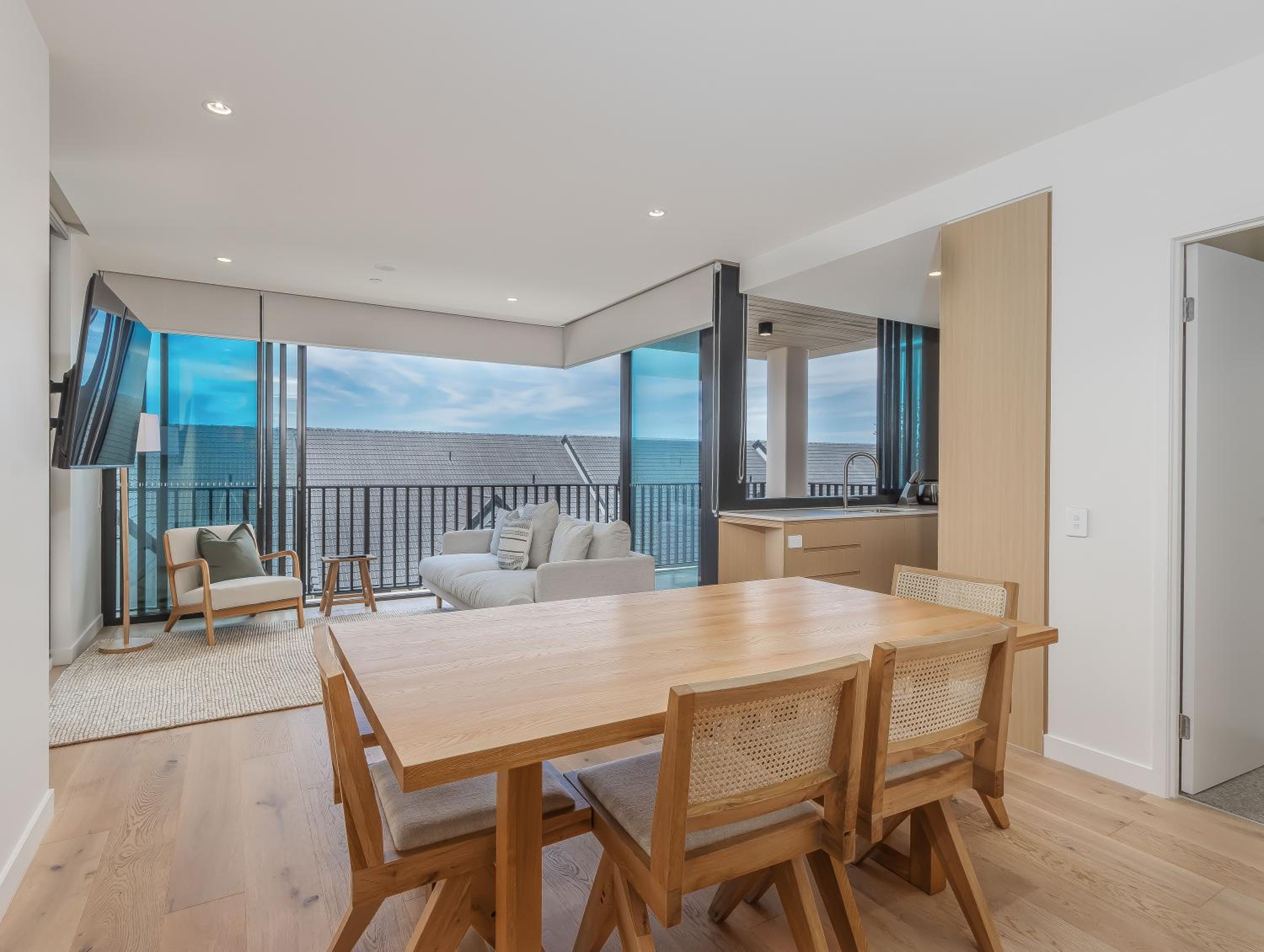 Hemingway Palm Beach - Premium Oceanview Apartments by Burleigh Letting