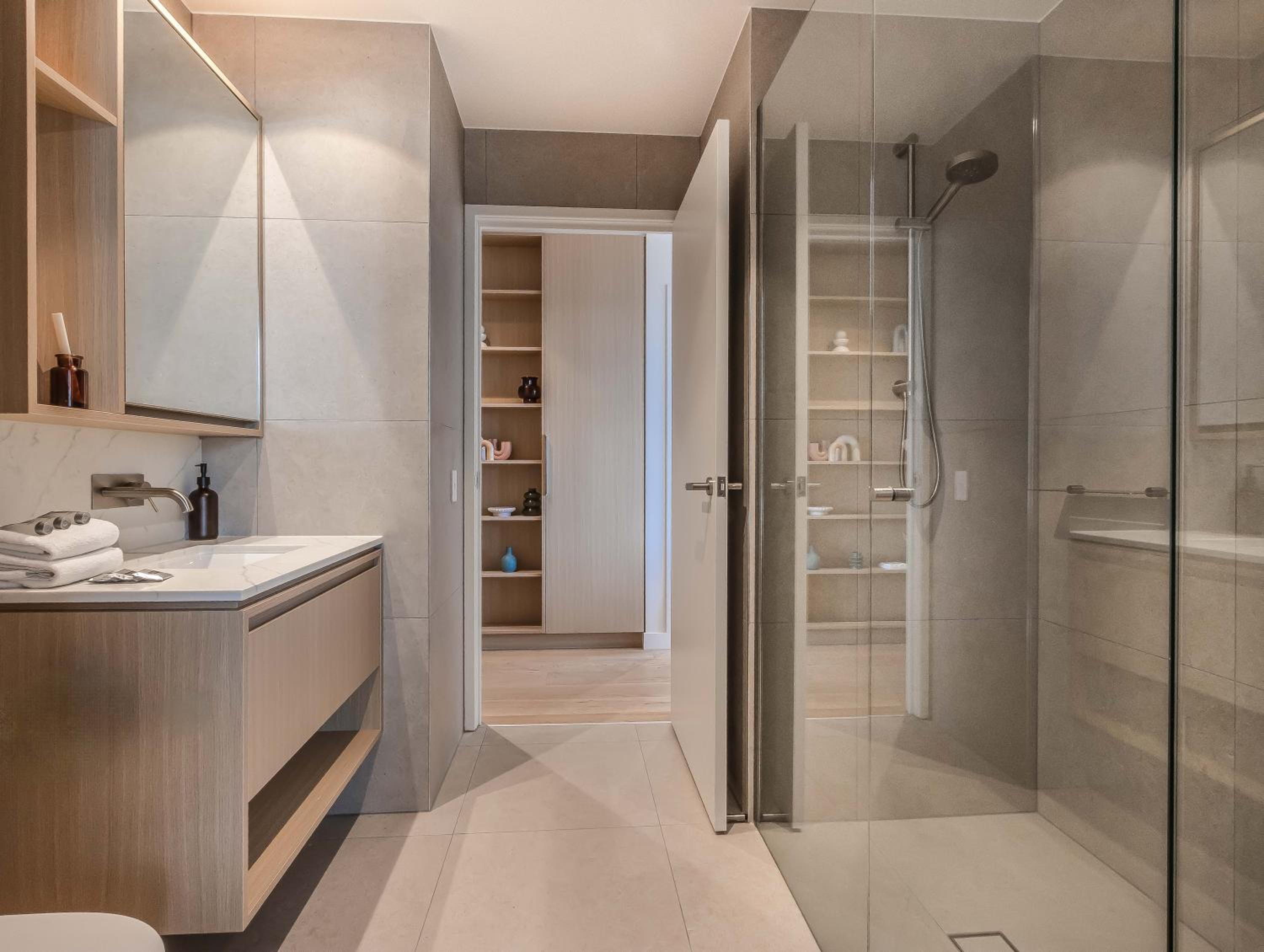 Hemingway Palm Beach - Premium Oceanview Apartments by Burleigh Letting