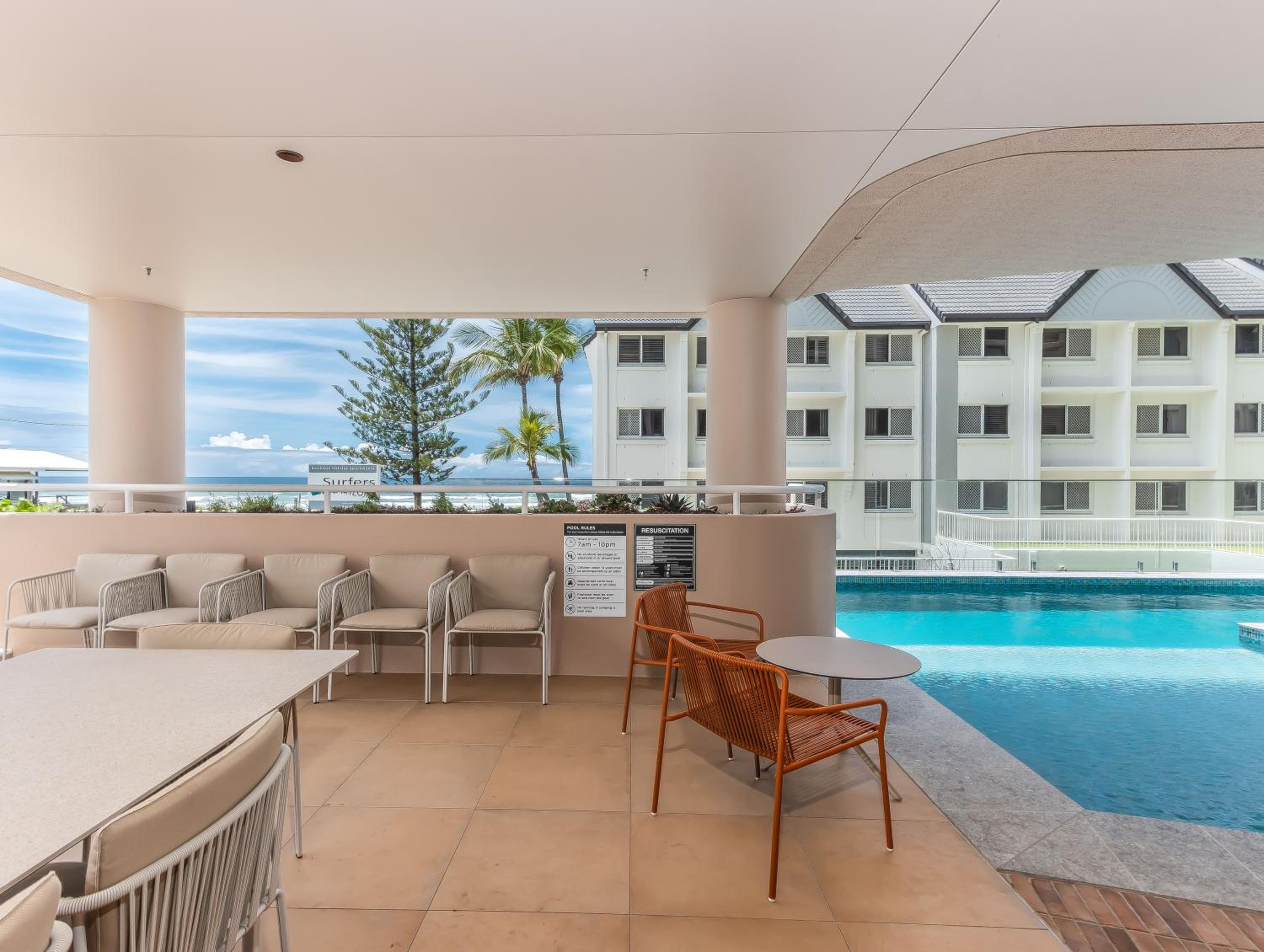 Hemingway Palm Beach - Premium Oceanview Apartments by Burleigh Letting