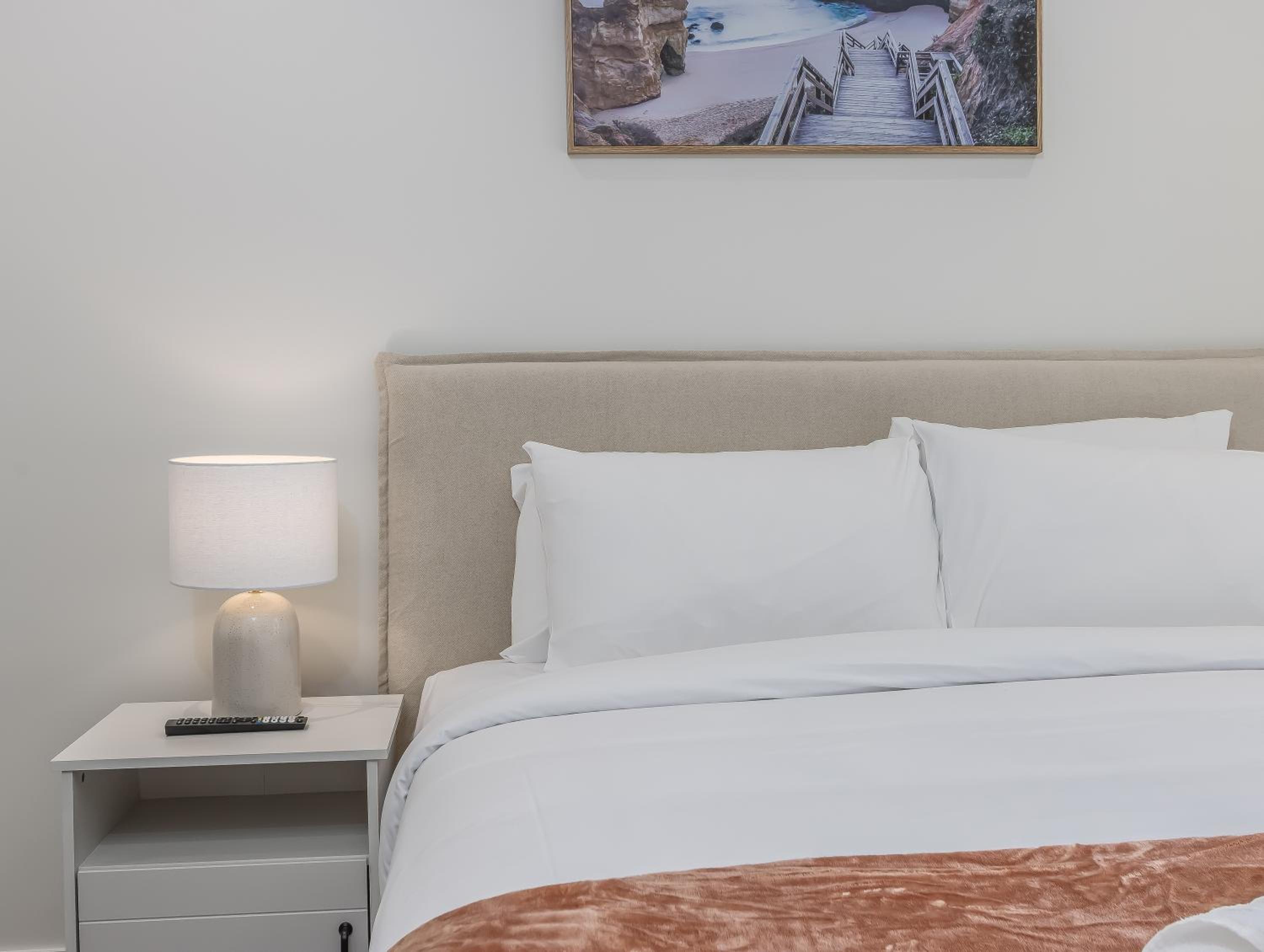 Hemingway Palm Beach - Premium Oceanview Apartments by Burleigh Letting
