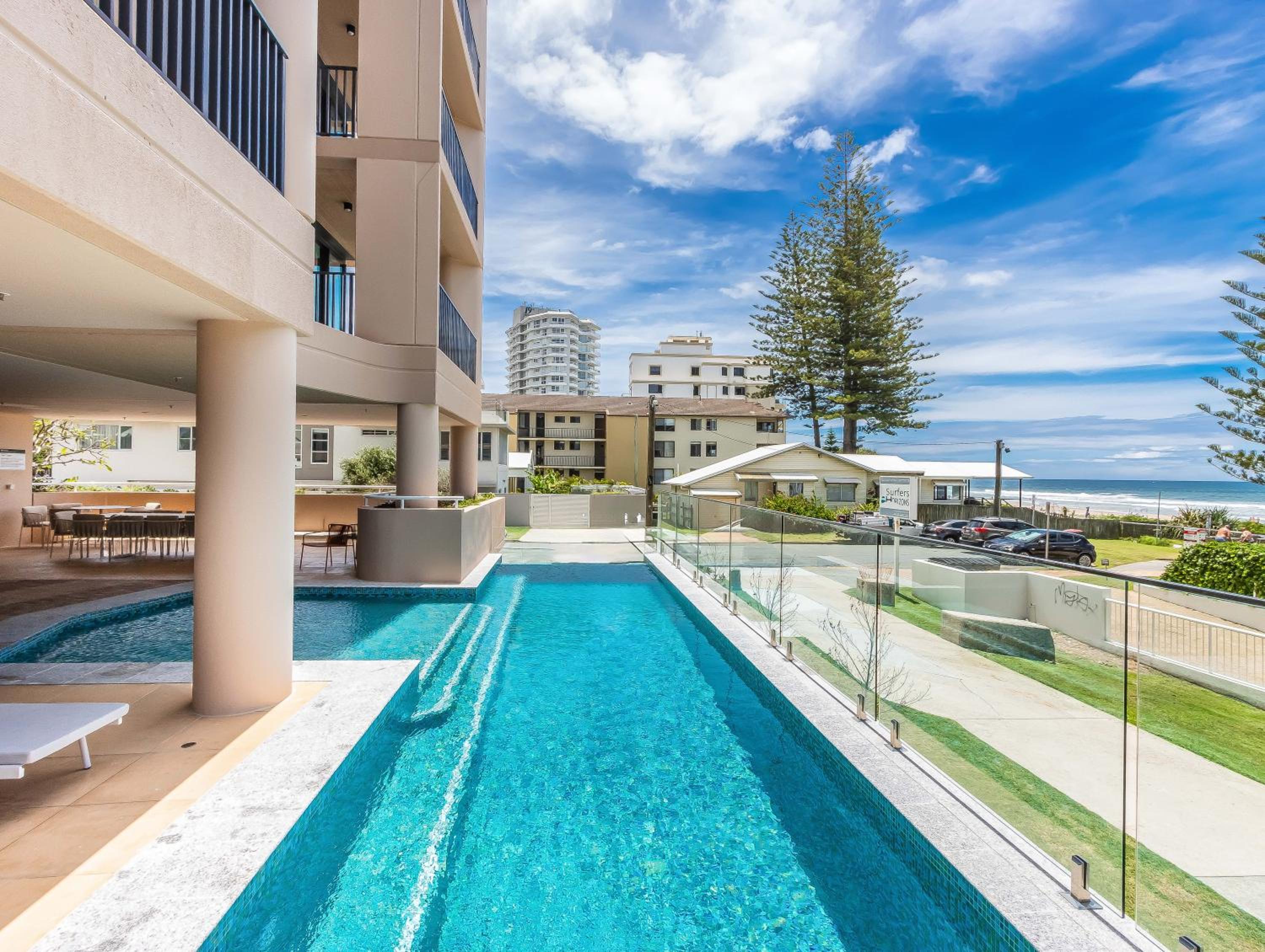 Hemingway Palm Beach - Premium Oceanview Apartments by Burleigh Letting