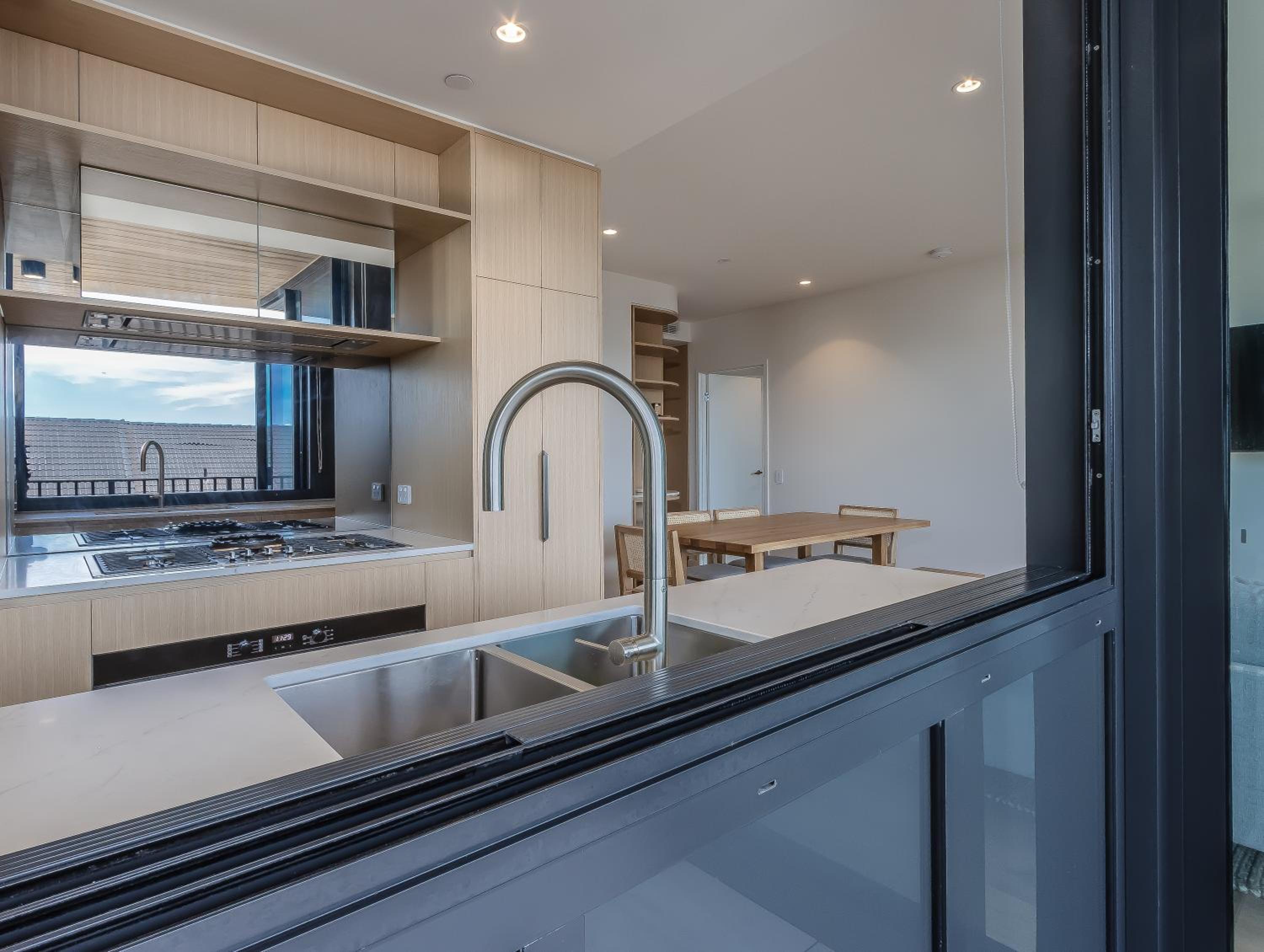 Hemingway Palm Beach - Premium Oceanview Apartments by Burleigh Letting