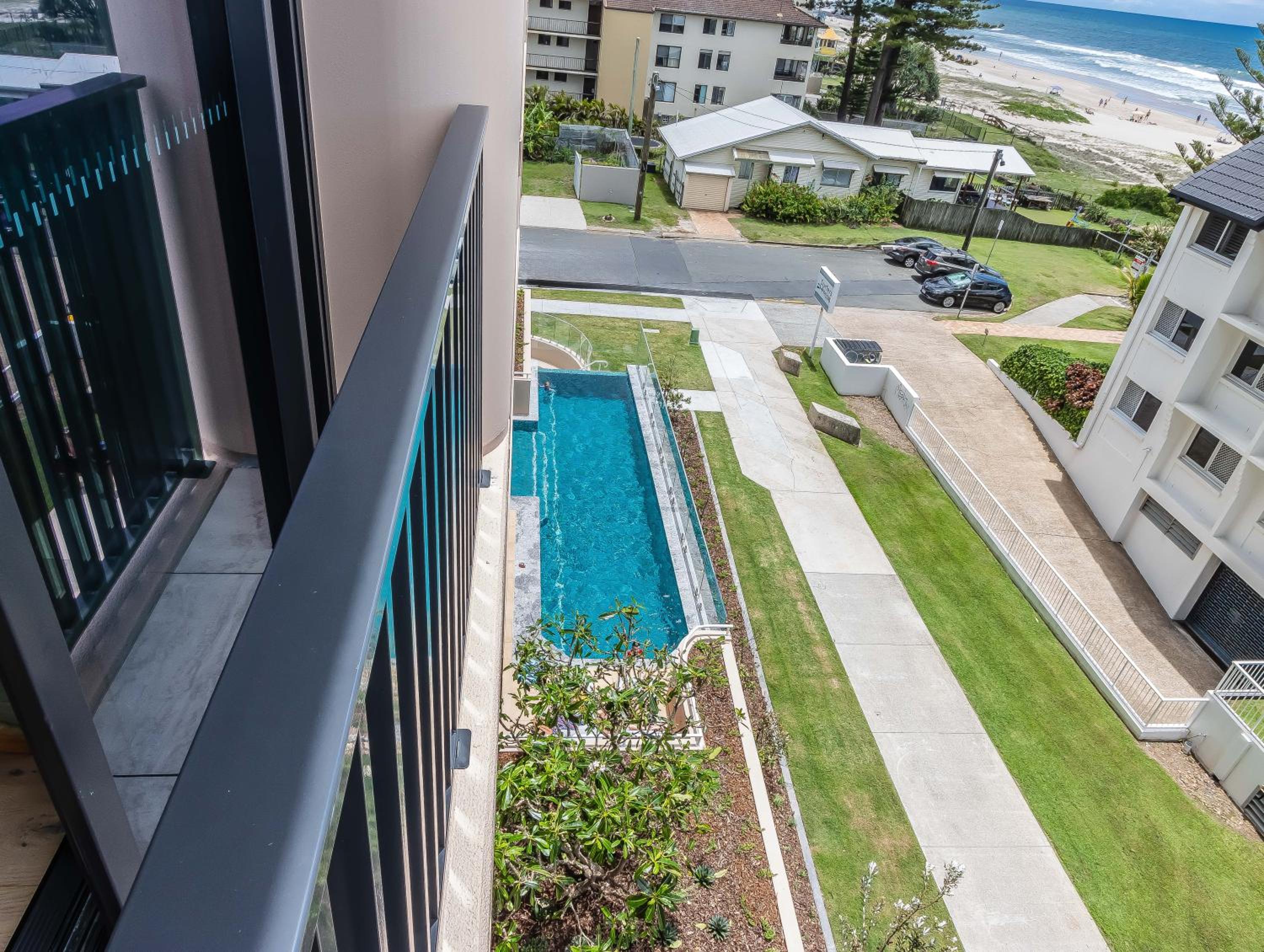 Hemingway Palm Beach - Premium Oceanview Apartments by Burleigh Letting