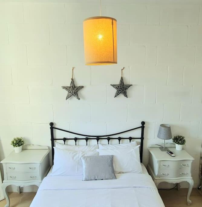 Sunny apartment with rooftop terrace in Victoria photo 2