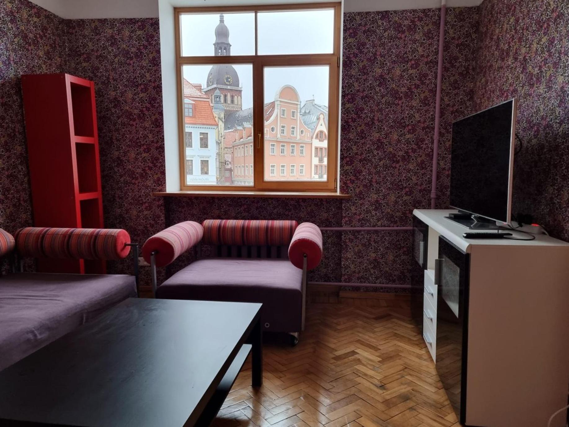 City Inn 2 Bedroom Apartment next to City Hall with parking view 3