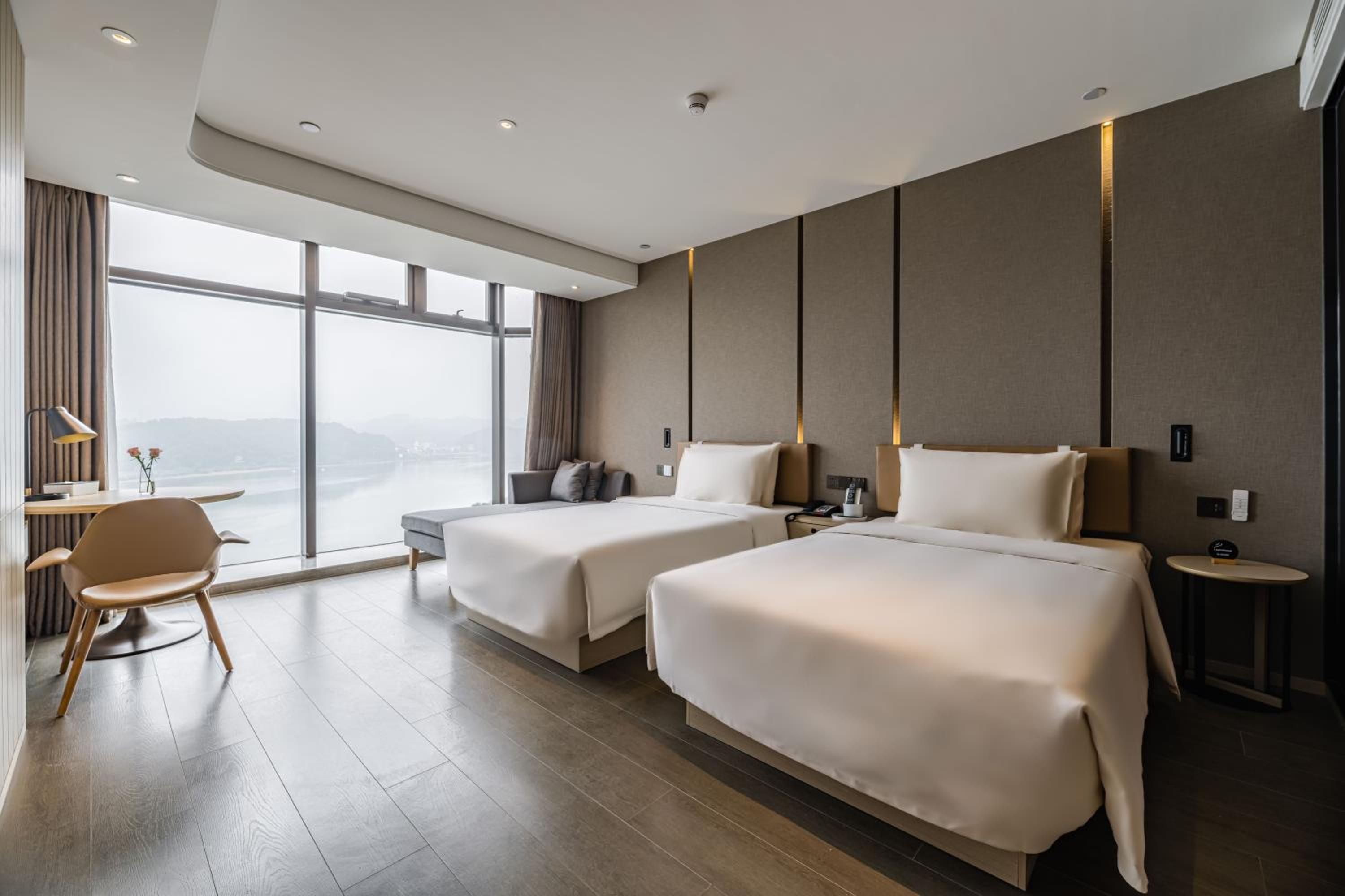 Atour Hotel Tonglu Fuchunjiang