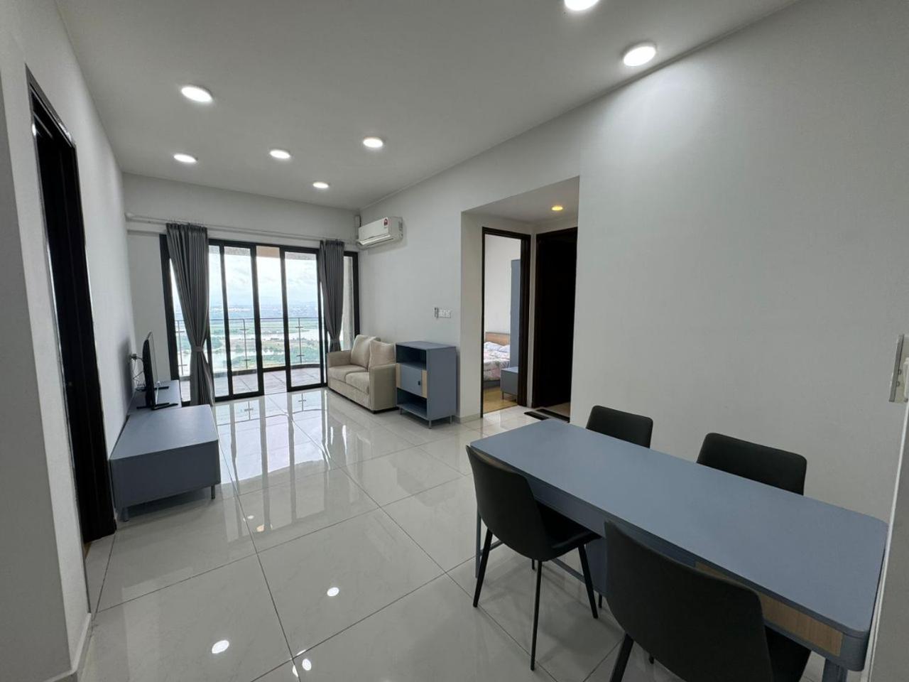 Vesta Homes, RoyalStrand 2BR,DangaBay