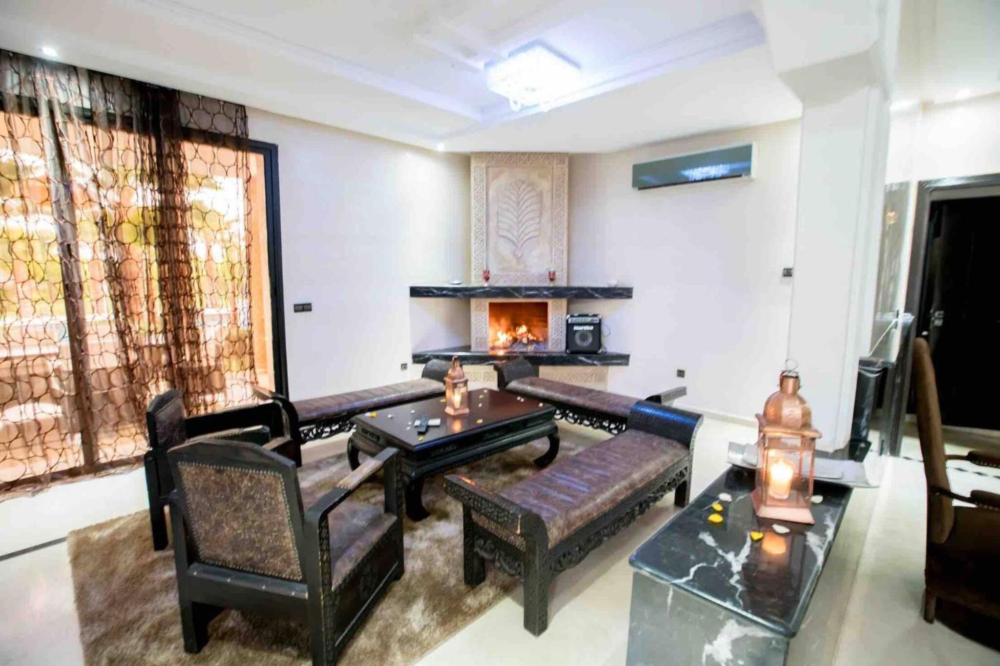 Luxury heated pool Villa Marrakech view 2