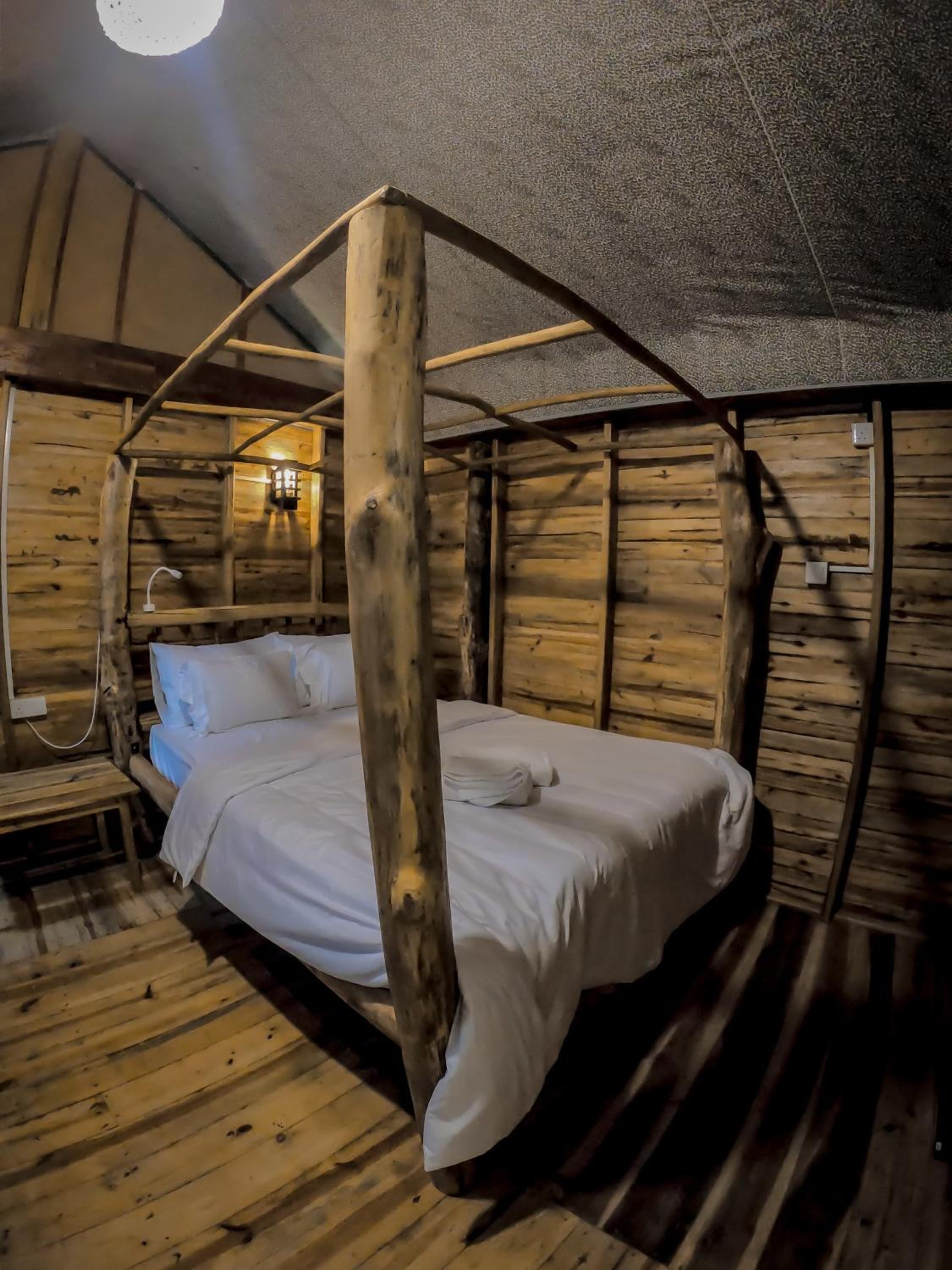 LAMIACEAE WOOD CABIN