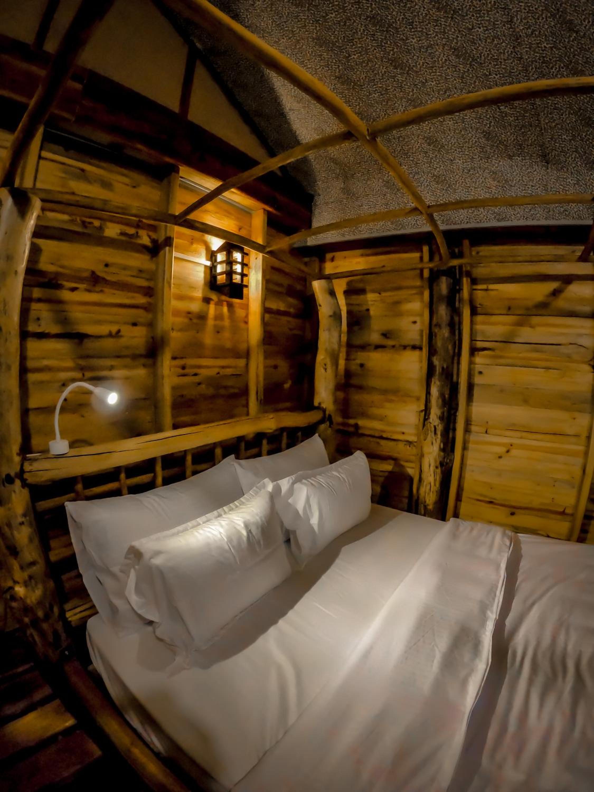 LAMIACEAE WOOD CABIN