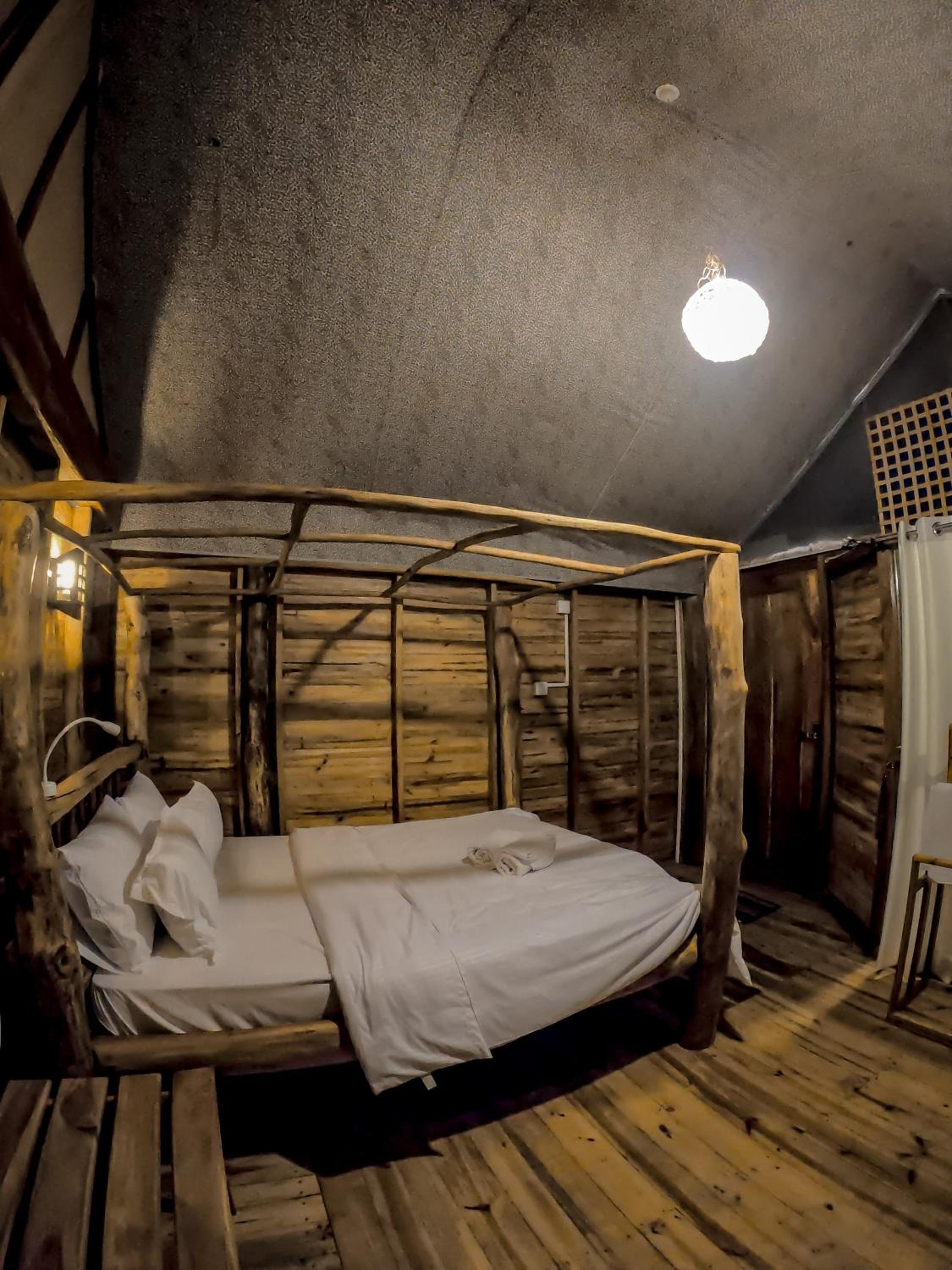LAMIACEAE WOOD CABIN