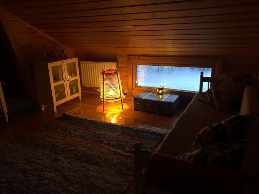 Lakeside Log Villa Edith